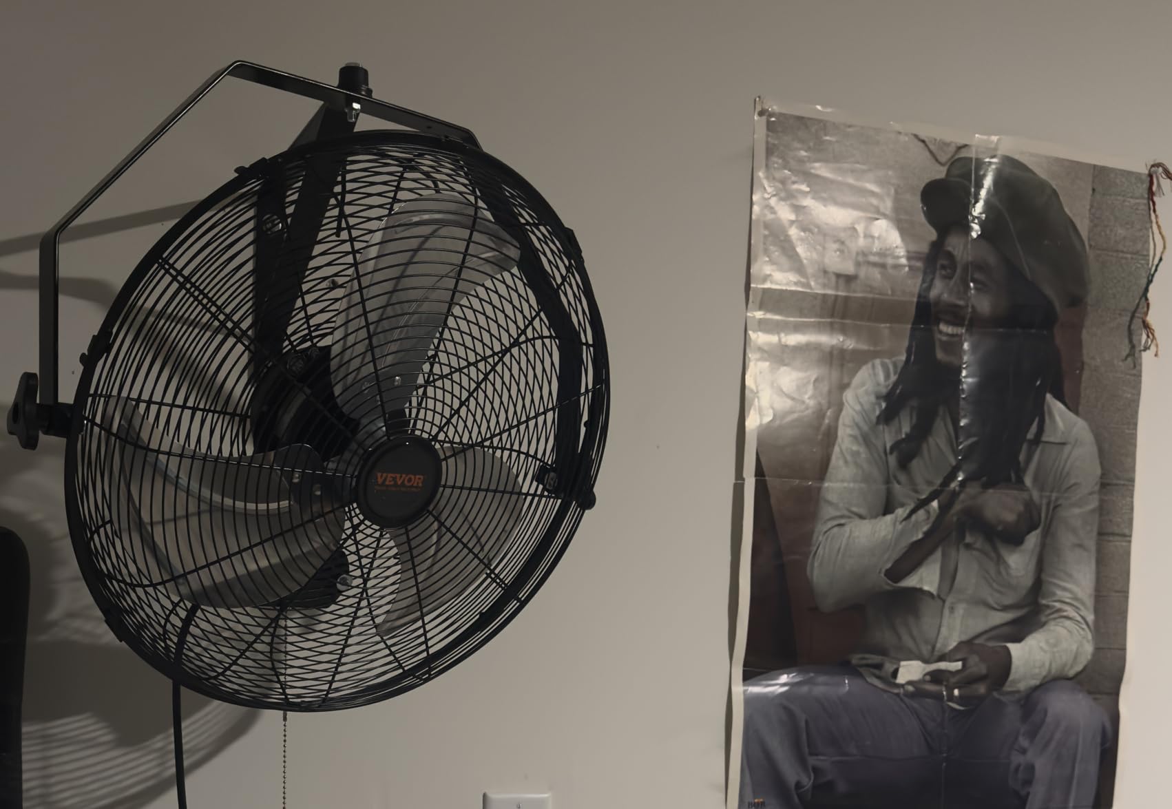 VEVOR Wall Mount Fan, 2 PCS 18 inch Waterproof, 3-speed High Velocity Max. 4000 CFM Industrial Wall Fan for Indoor, Commercial, Residential, Warehouse, Greenhouse, Workshop, Basement, Garage customer photo 1