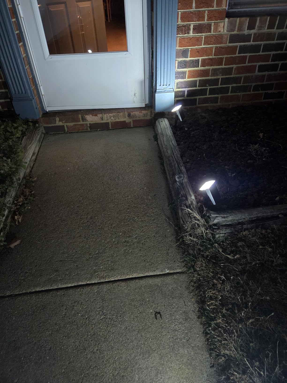 WELALO Solar Color Changing Spot Lights Outdoor, Waterproof Solar Halloween Lights, 7 Modes Multicolor RGB Landscape Spotlights for Garden Yard Driveway Lawn Patio Pathway Christmas Decorations 6 Pack customer photo 2