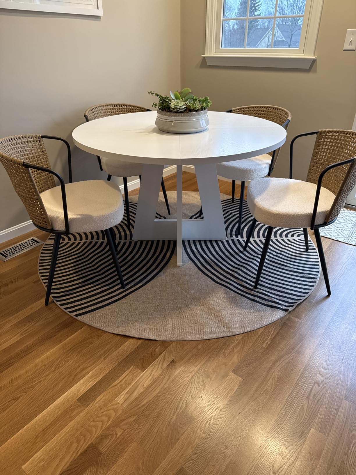LITTLE TREE Round Dining Table for 4-6 People, 47 Inches Dining Room Table with Wooden Pedestal Base, Brown Dinner Tables, Circle Kitchen Tables for Dining Room, Kitchen, Living Room customer photo 1