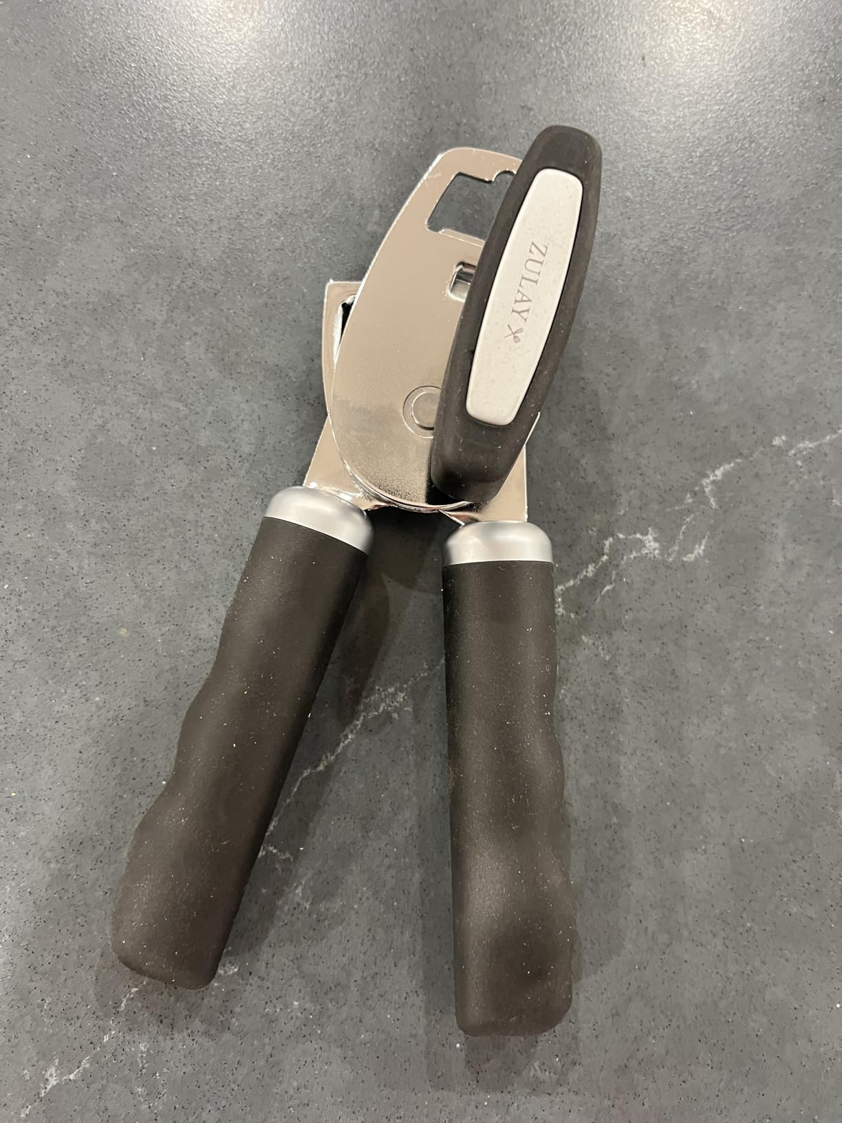 Zulay Kitchen Heavy Duty Stainless Steel Can Opener Manual with Bottle Opener - Rust Proof Manual Can Opener With Turn Knob & Comfy Soft Grip Handles - Black customer photo 1