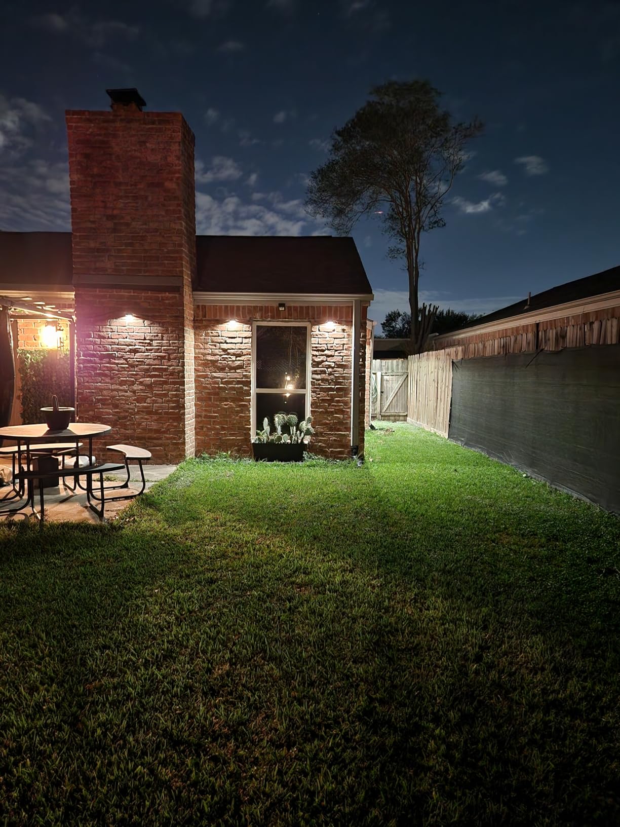 Govee Outdoor Deck Lights, RGBIC Outdoor Lights with 4000K White Light, IP65 Smart Fence Lights with App Control, Voice Control, LED Path Light for Outdoor Decor, Wired 6 Packs (32.8ft) customer photo 1