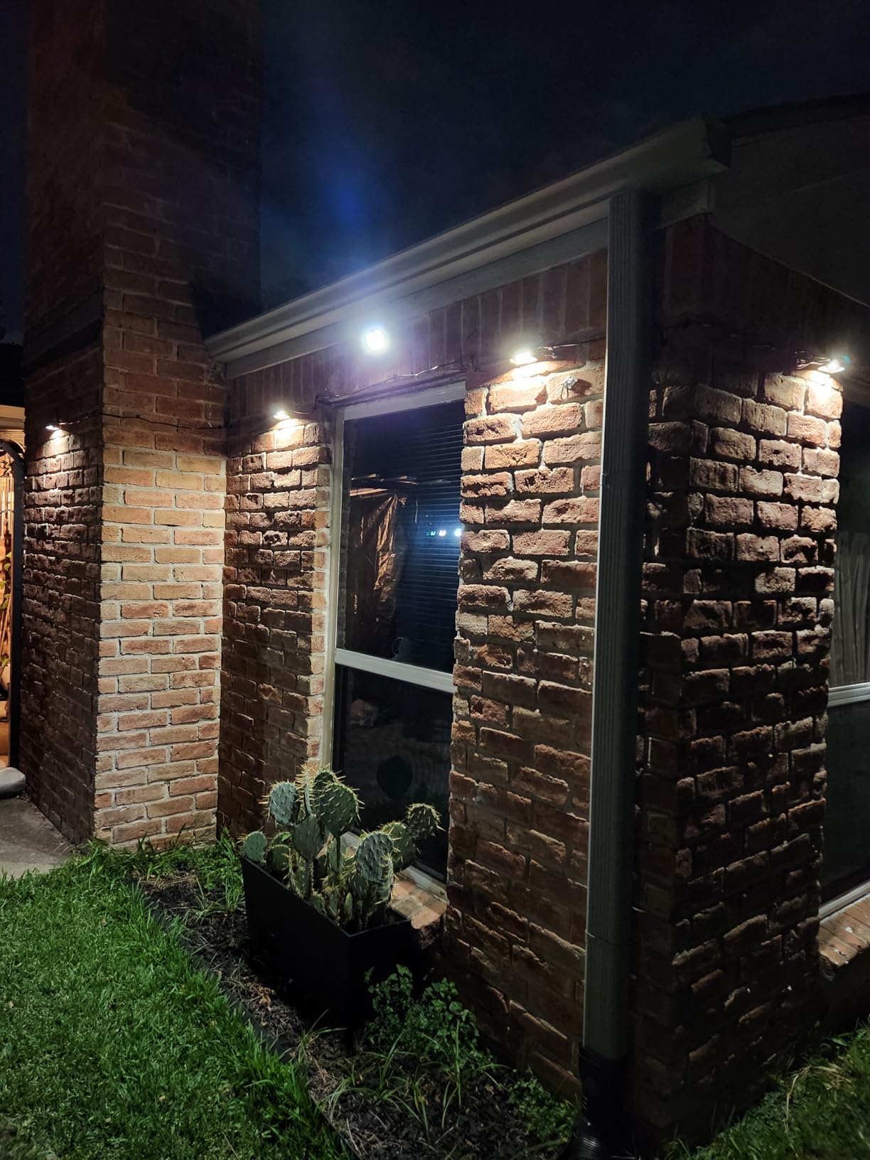 Govee Outdoor Deck Lights, RGBIC Outdoor Lights with 4000K White Light, IP65 Smart Fence Lights with App Control, Voice Control, LED Path Light for Outdoor Decor, Wired 6 Packs (32.8ft) customer photo 2