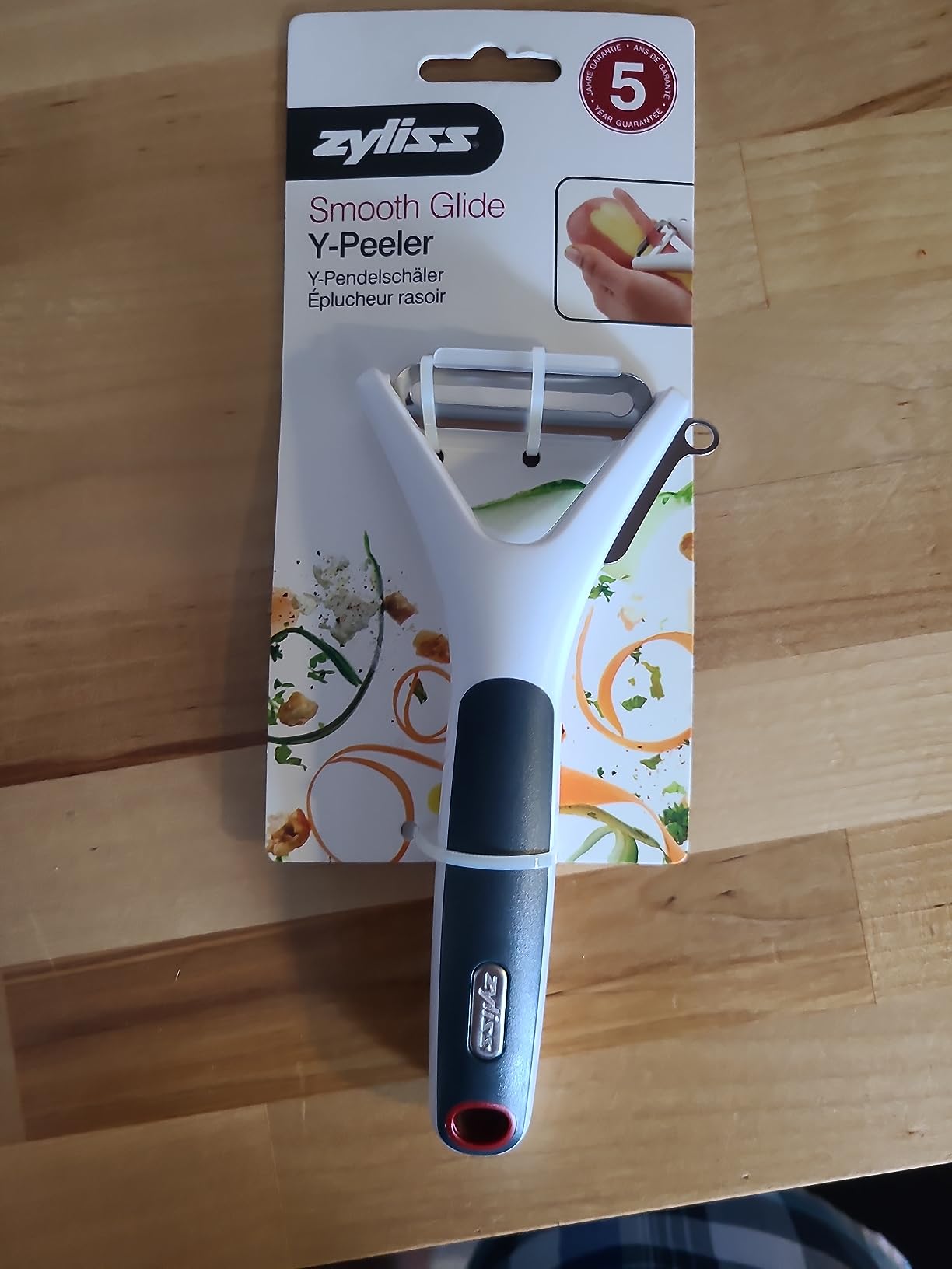 Zyliss Julienne Y Peeler - Ultra-Sharp Stainless Steel Blade for Carrots, Zucchini & Potatoes - Ergonomic Wheatstraw Grip customer photo 1