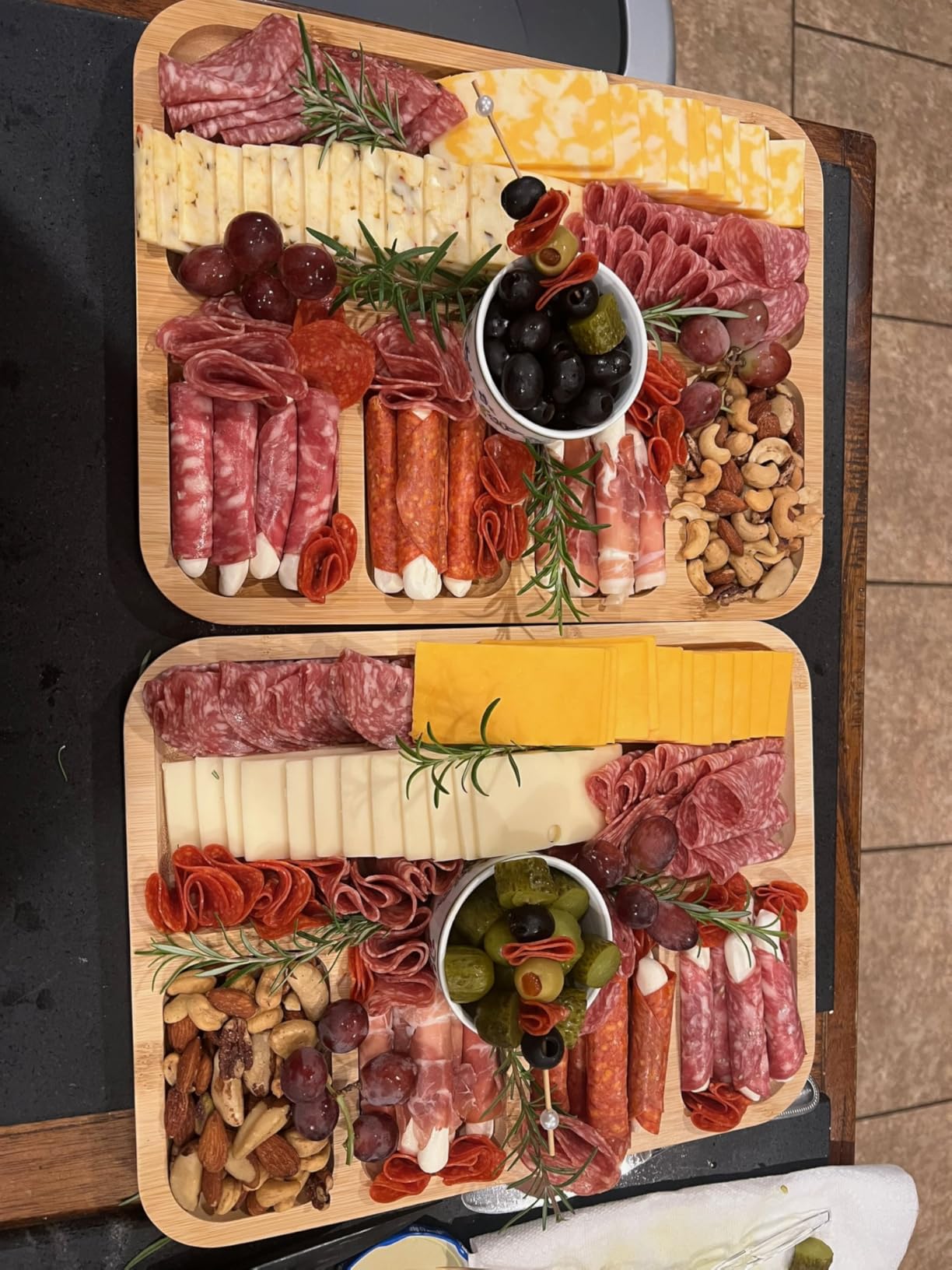 Charcuterie Board with Clear Lid, Travel Portable Cheese Board Charcuterie Boxes Cutting Boards for Kitchen, House Warming Gifts New Home, Gifts for Women (6 Compartments Black) customer photo 1