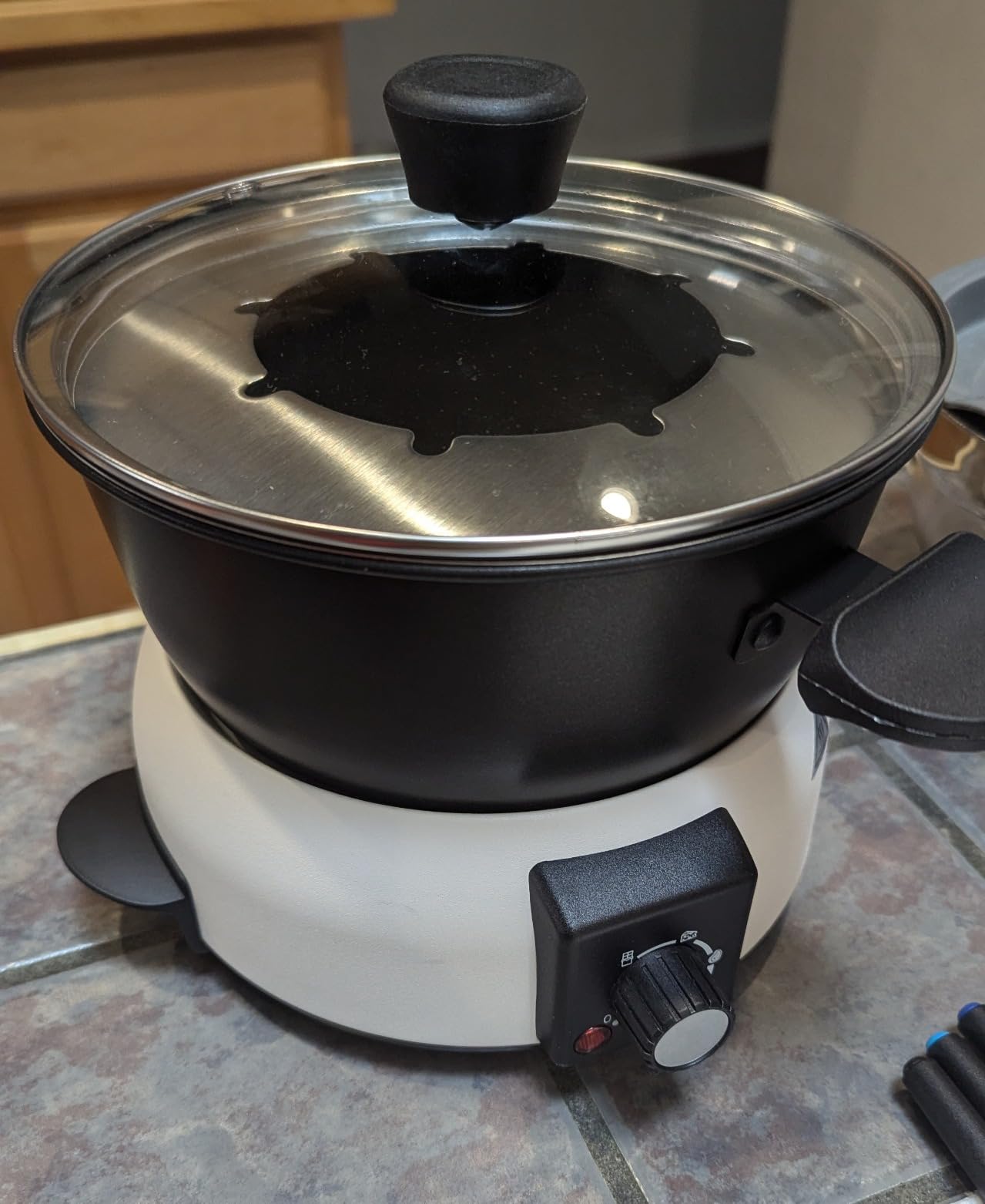 3-Quart Electric Fondue Pot Set - Stainless Steel Fondue Pot with 8 Color-Coded Forks, 3-Mode Adjustable Temperature Control for Cheese, Chocolate, Oil, and Hotpot, Model FD-10B customer photo 1