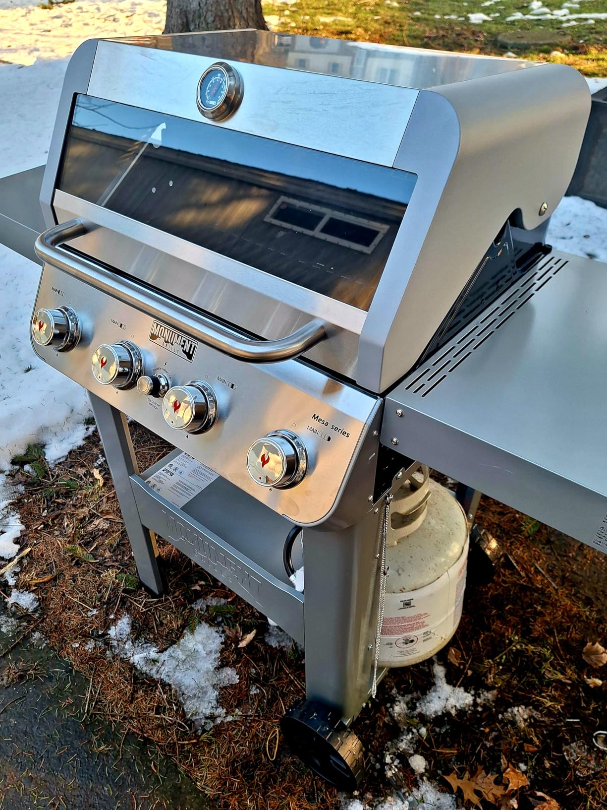 Monument Grills 4-Burner Liquid Propane Gas Grill, Silver Stainless Steel Grill Outdoor Patio Garden Barbecue Grill with Clearview® Lid and One Foldable Shelf, Mesa400MF customer photo 1
