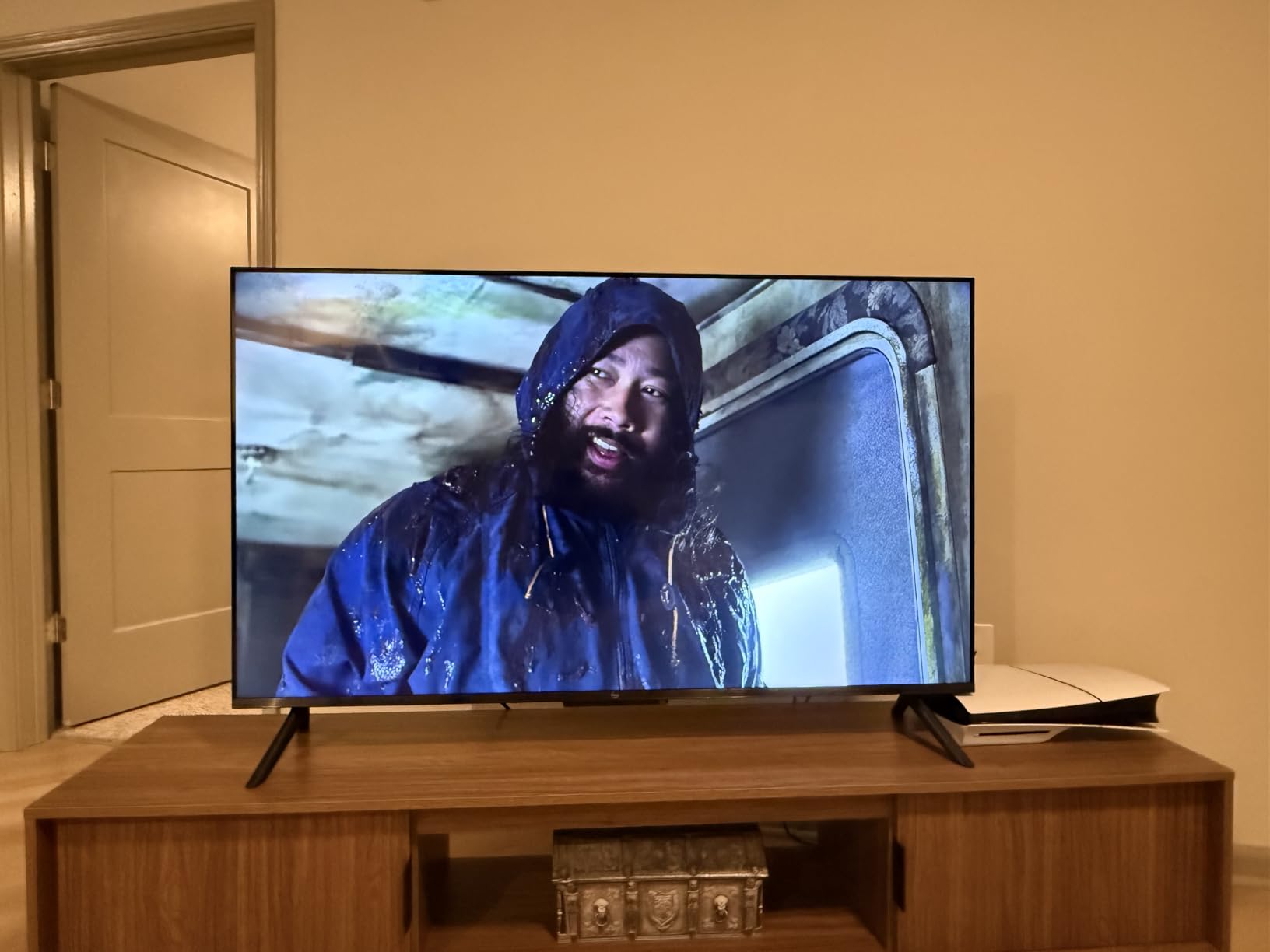 Amazon Fire TV 50-inch 4-Series (newest model), 4K Ultra HD smart TV with Alexa Remote, HDR10+, fast processor, Dolby Audio, Ambient Experience customer photo 2