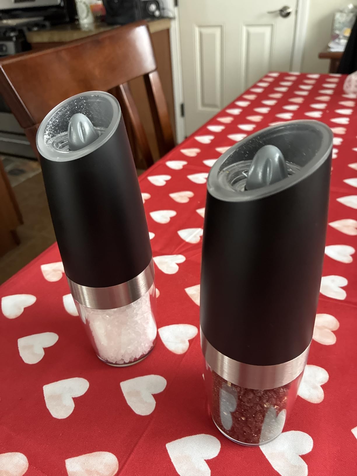 CIRCLE JOY Gravity Electric Salt and Pepper Grinder Set Automatic Salt and Pepper Grinder Set with LED Light, Battery Operated, Adjustable Coarseness, Large Capacity customer photo 2