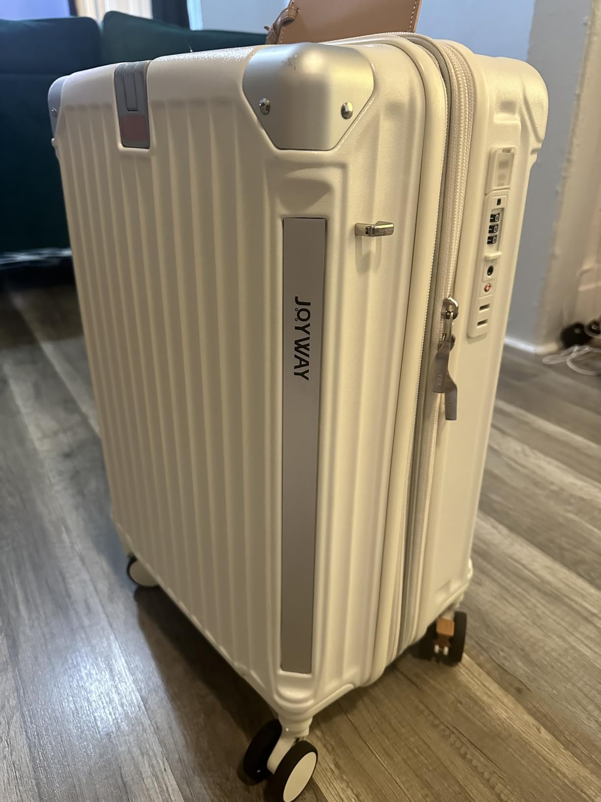 20in Carry On Luggage with Cup Holder and USB Port, 25% Expandable Capacity, Smart Suitcase with Anti Slip Wheels and Handbag, Perfect for Men and Women 3 Piece Set White customer photo 2