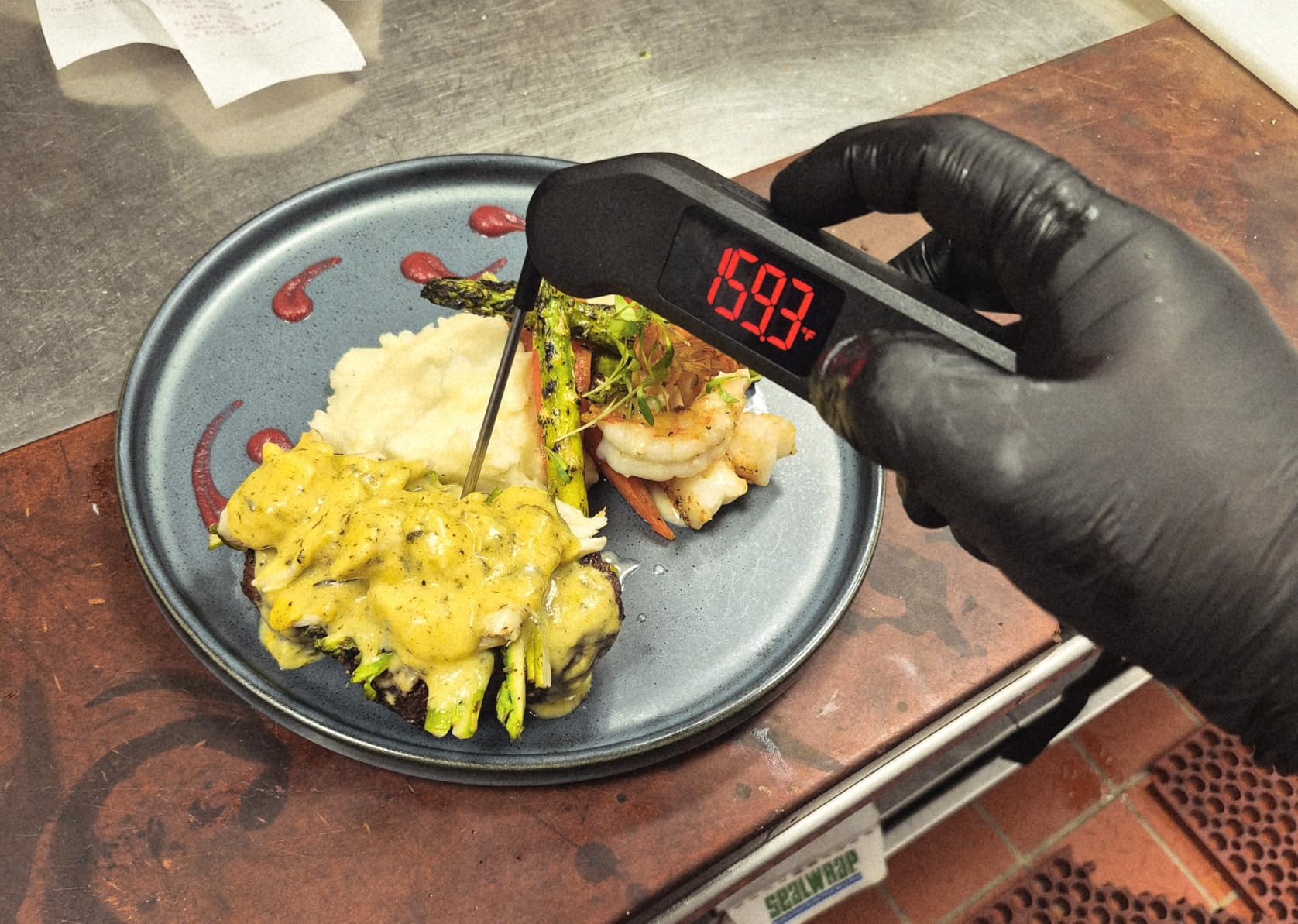Professional Digital Meat Thermometer, 1 Sec Instant Read, ±0.5℉ Accuracy NIST&NSF Certified Food Thermometer, Auto-Rotate Bright LED Screen, Highly Waterproof Cooking Thermometer for Grill BBQ, Black customer photo 1