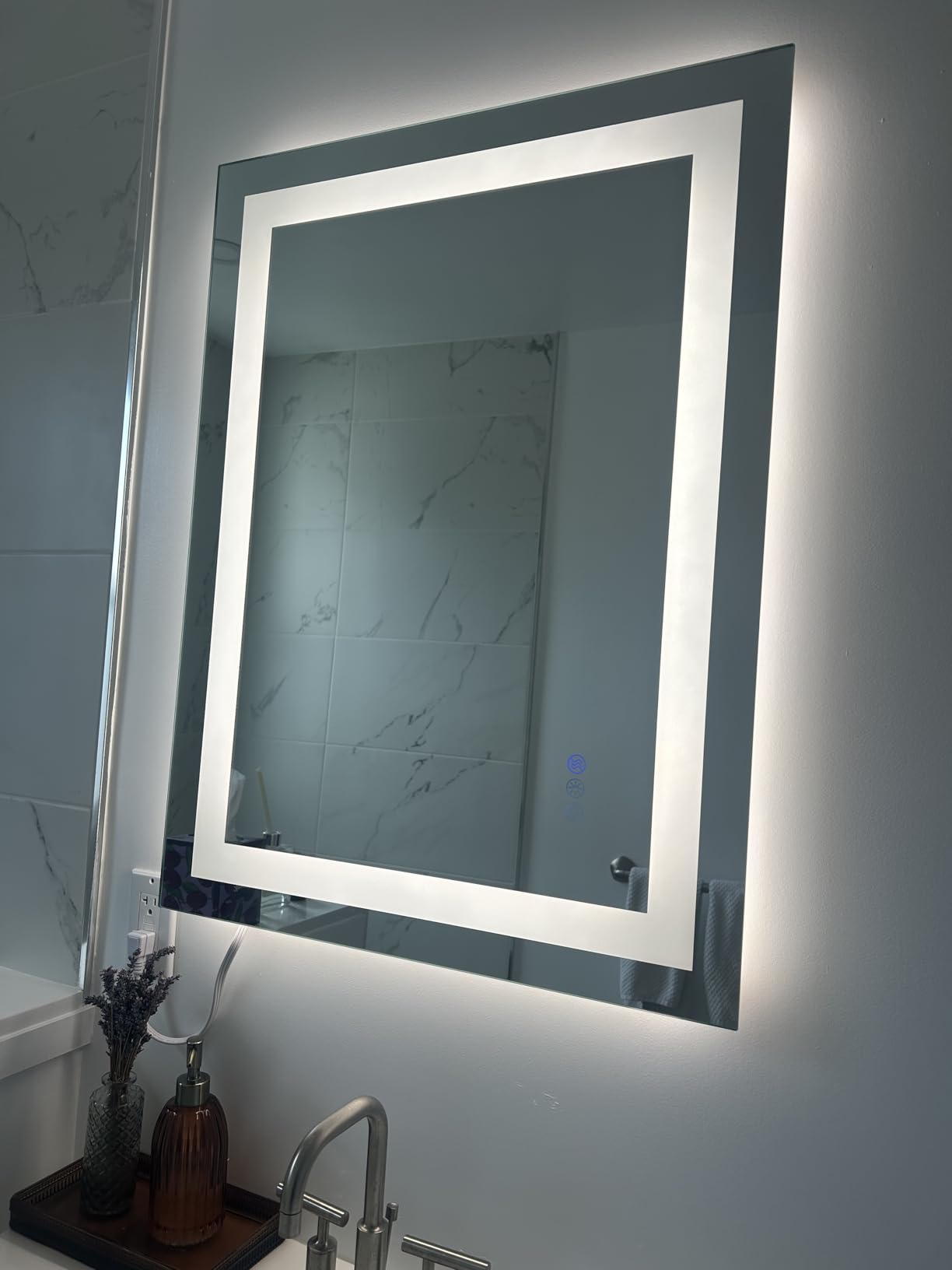 Hivone 40X32 LED Bathroom Mirror with Lights, Anti-Fog, Dimmable, Backlit + Front Lit, Smart Bathroom Vanity Mirror, Memory Function, Shatterproof, Tempered Glass (Horizontal/Vertical) customer photo 2