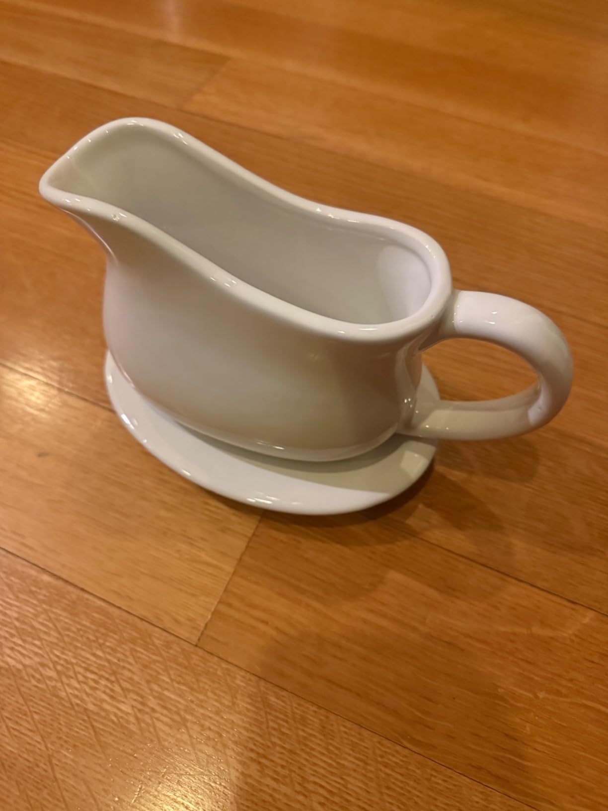 Gravy Boat, Sauce Boat 18 oz Gravy Bowl with Tray, Ceramic Serving Dish for Sauces, Dressings and Creamer with Large Handle, Designed for Microwave Safe Omesata customer photo 1