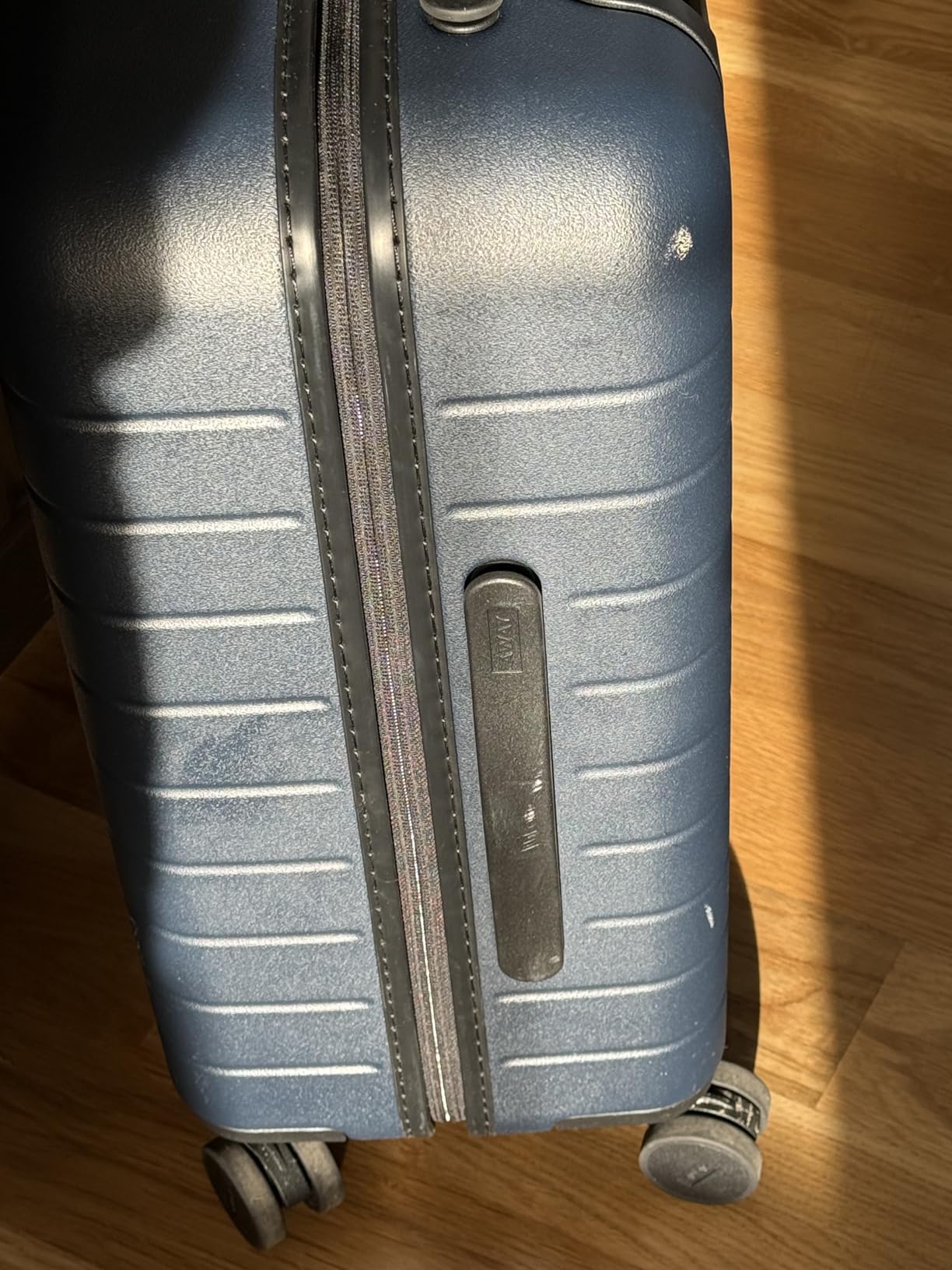Away Carry-On Luggage - 22-Inch Lightweight Hardside Suitcase with 360 Spinner Wheels, Interior Compression System, TSA-Approved Lock - Navy Blue customer photo 1