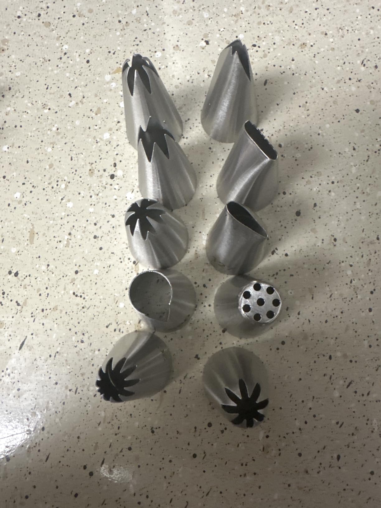 12PCS Piping Tips Set, Food Grade and Premium Stainless Steel Large Piping Tips for Baking Cupcakes, Cake Decorating, Pastries, Sturdy and Long-lasting customer photo 1