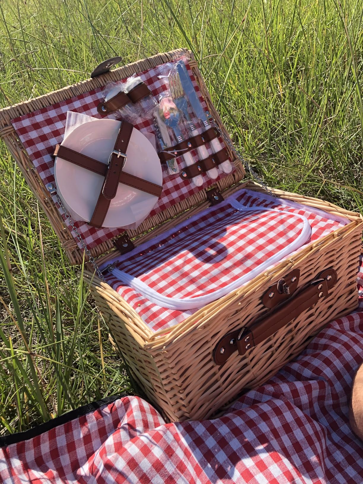 HappyPicnic Picnic Basket Set for 2 - Wicker Picnic Basket with Waterproof Blanket & Insulated Liner, Large Handmade Willow Hamper with Cutlery Kit for Outdoor, Picnic, Camping, Party, Holidays (Red) customer photo 2