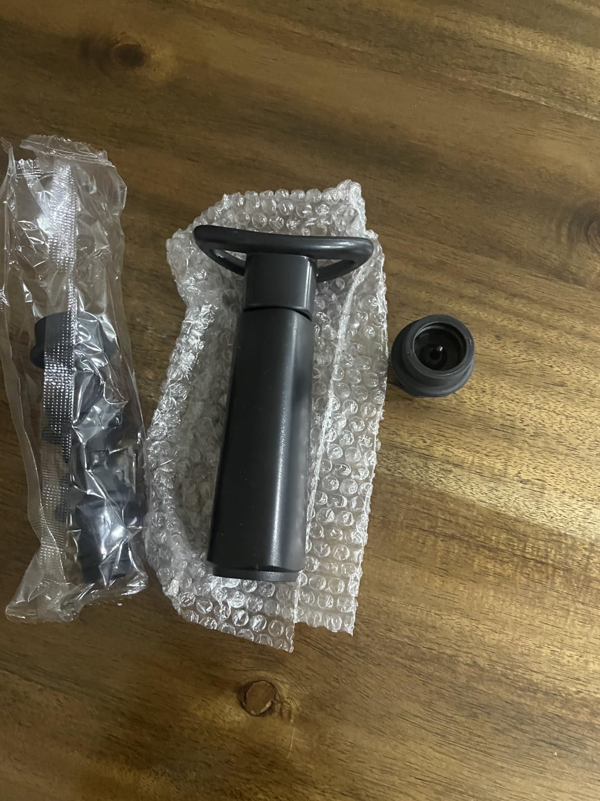 OWO Wine Vacuum Pump and 4 Stopper, Wine Saver & Preserver, Reusable Air Remover Pump Keeps Fresh customer photo 1