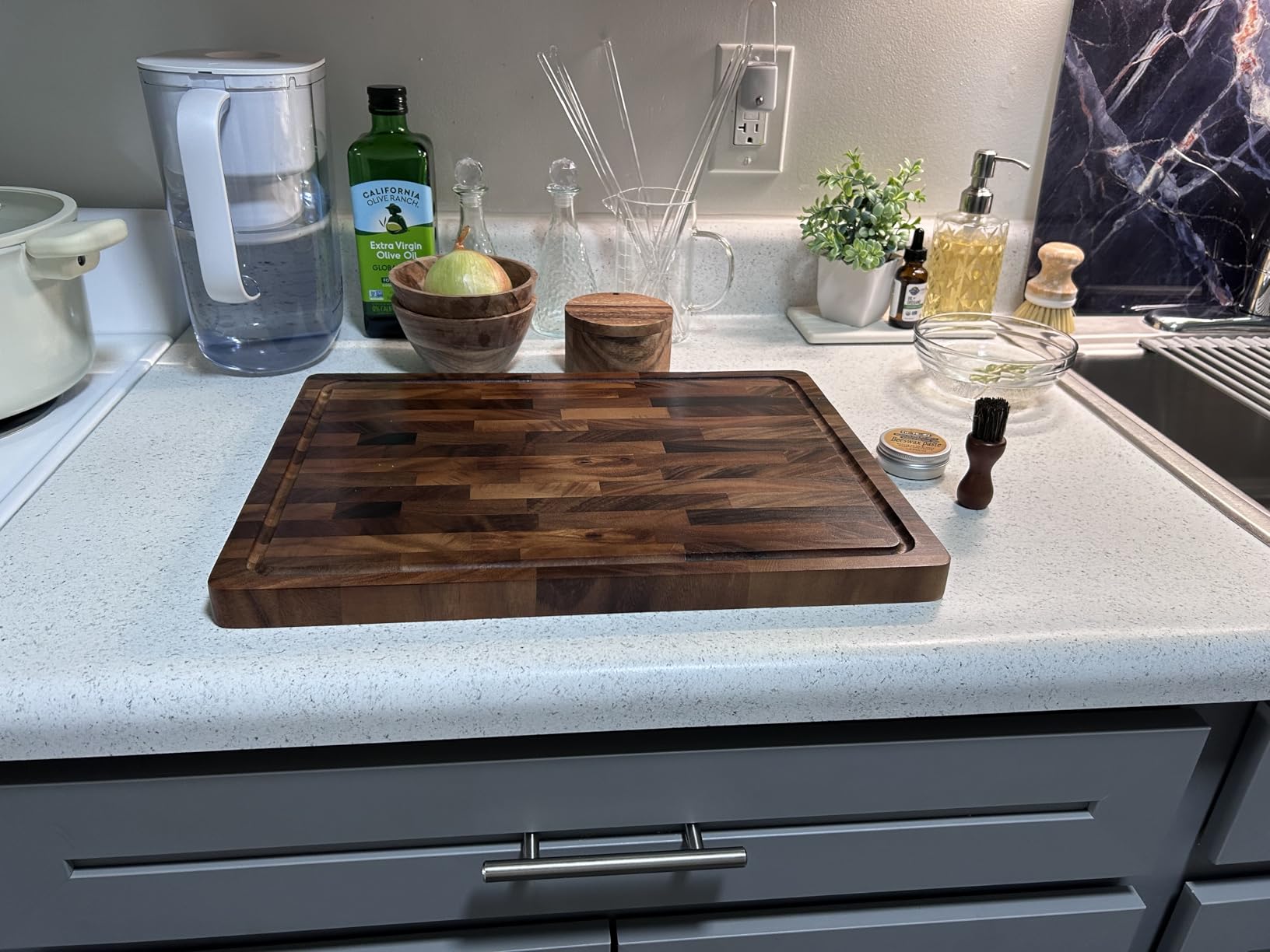 Walnut Wood Cutting Boards for Kitchen, Large Chopping Board Double Sided, End Grain Cutting Board with Handle, Charcuterie Butcher Block for Meal Prep & Serving with Gift Box, 17