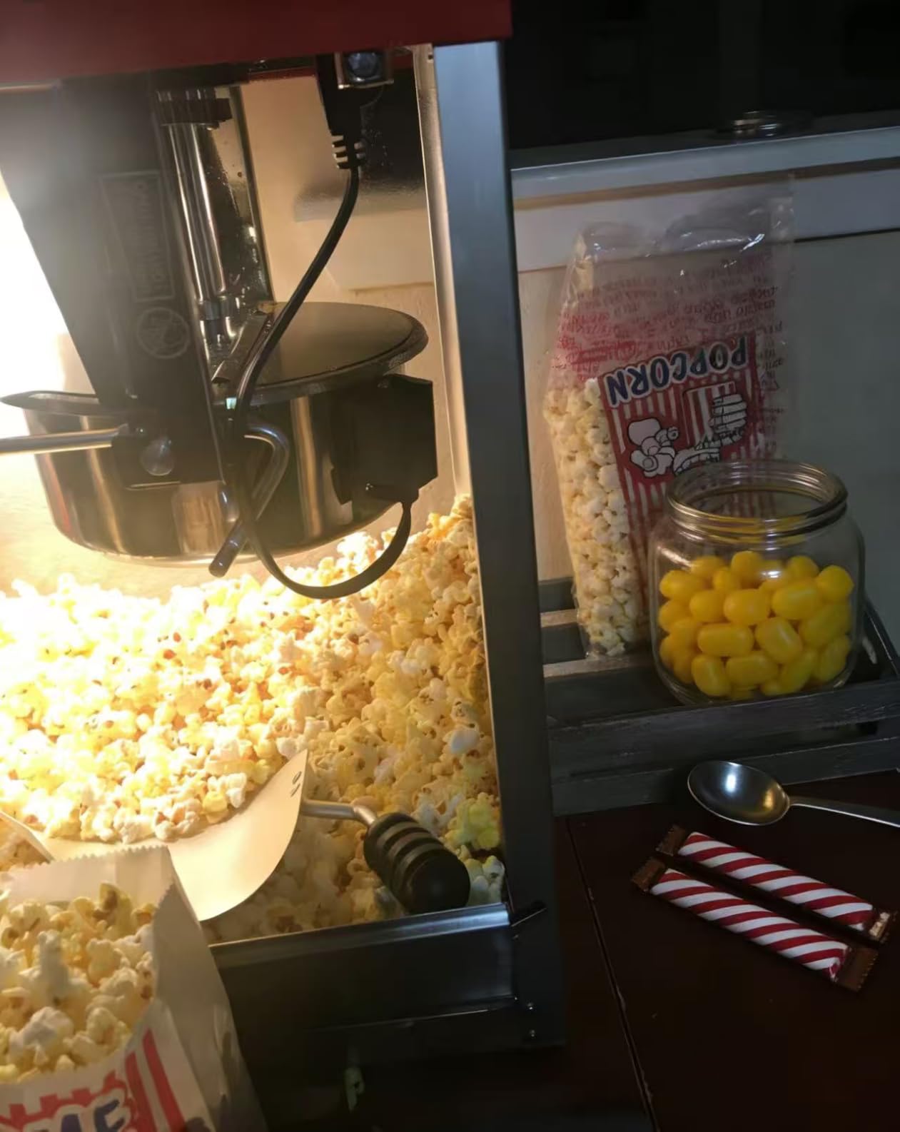 20 Oz Commercial Popcorn Machine, 1440 W, Movie Theater Popcorn Machine, Red Tabletop Pop corn Machine with 3-Switch Control & Steel Frame Tempered Glass Doors customer photo 1