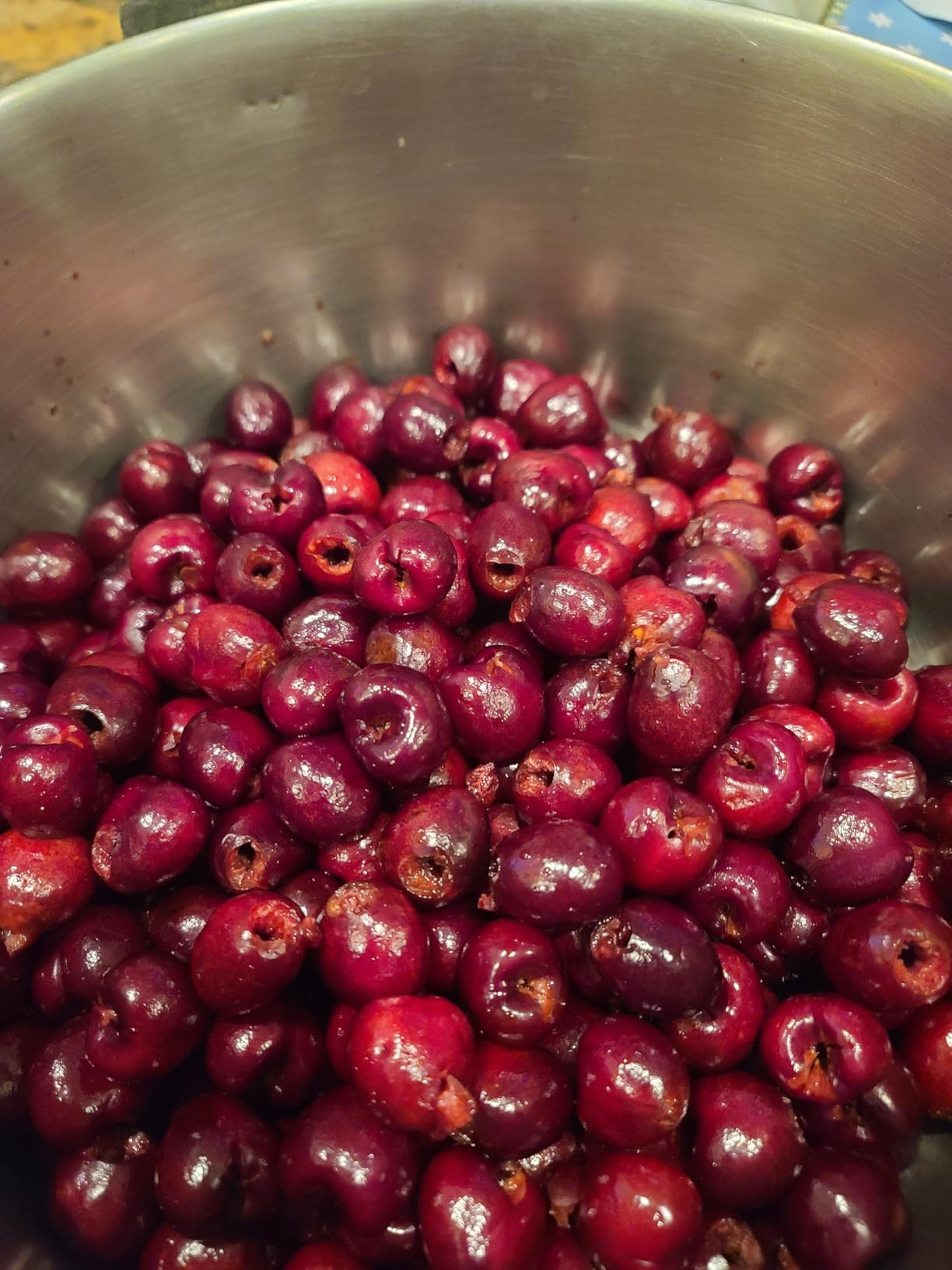 SCHVUBENR 7-IN-1 Large Cherry Pitter Tool - Portable Cherry Corer Pitter with Ergonomic Push Design - Easy to Use for Making Cherry Jam - Pit 7 Cherries at Once, Saving Time & Effort - Red customer photo 2