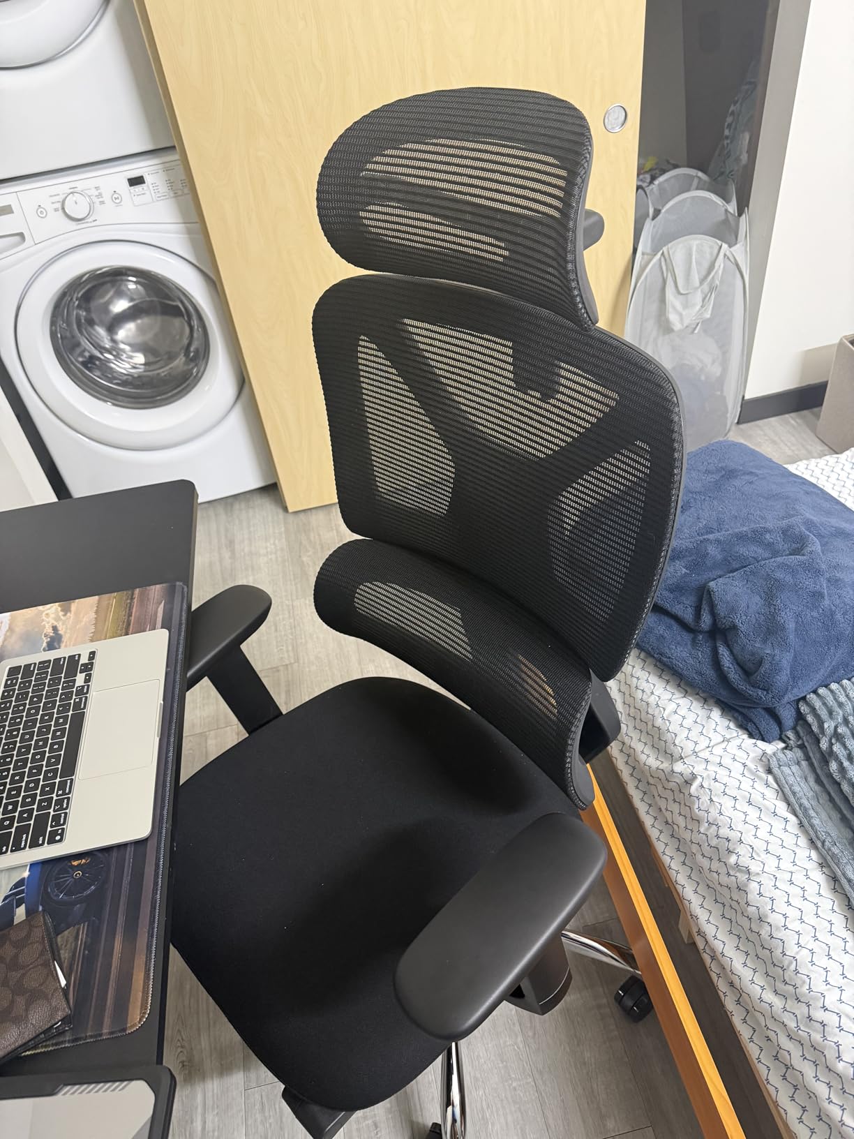 FLEXISPOT ErgoX Premium Ergonomic Office Chair with Footrest- Adjustable 3D Armrests, Dynamic Lumbar Support, Recline & Tilt Function, Mesh Seat, for Home & Office Use, Black customer photo 1