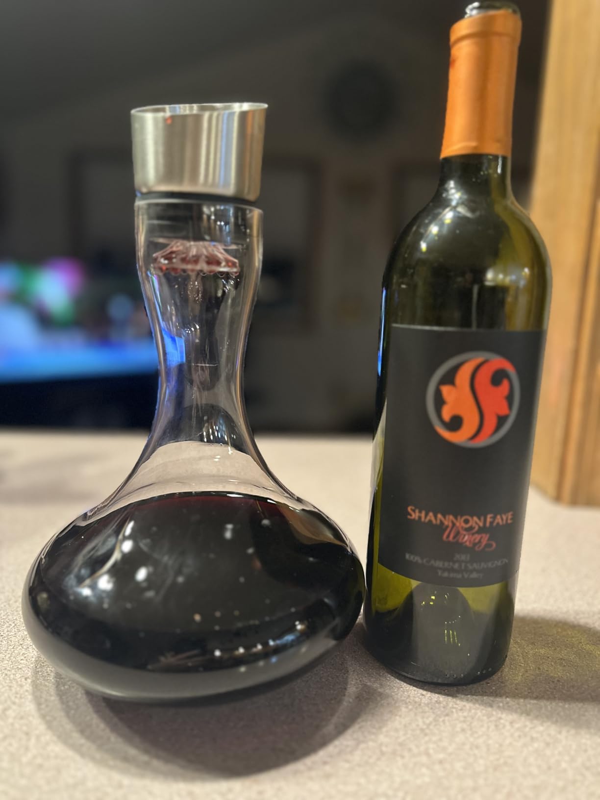 Hand Blown Wine Decanter with Aerator, 1300ml/44oz Red Wine Decanter, Crystal Wine Carafe with Stainless Steel Pour Lid and Filter, Elegant Design Easy Pour, Wine Aerator Wine Gifts customer photo 1