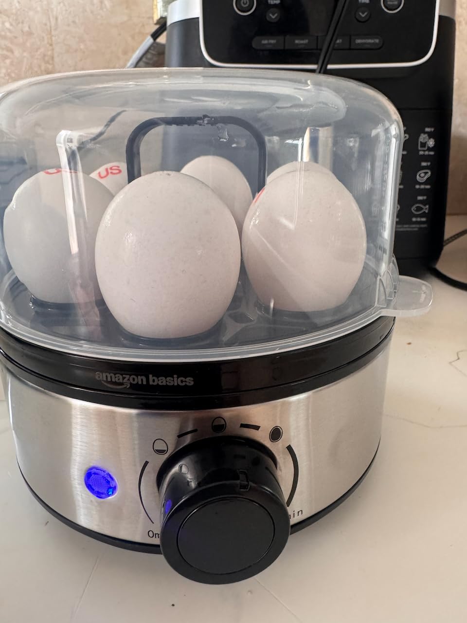 Amazon Basics Electric Egg Cooker for Hard-Boiled Eggs, 7-Egg Capacity, BPA Free, Black customer photo 2