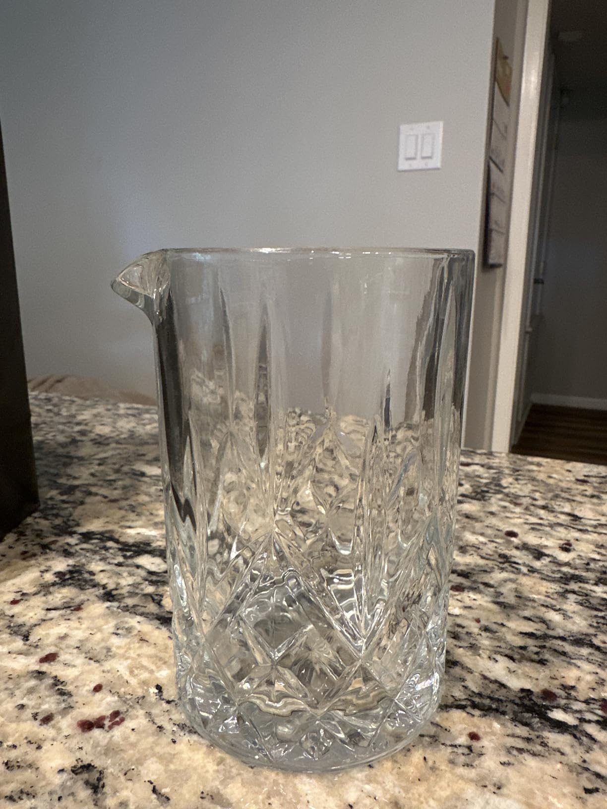 Cocktail Mixing Glass, 18.5oz Crystal Mixing Glass, Thick Bottom Bar Stiring Glasses, Bartender Mixing Jug for Manhattan, Martini, Whiskey customer photo 1