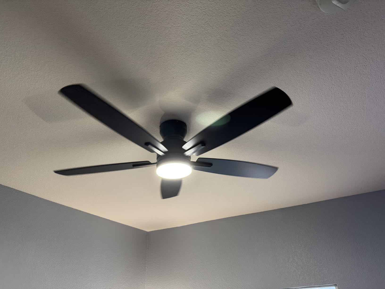 Ohniyou Ceiling Fans with Lights, 52'' Low Profile Ceiling Fan with Light and Remote/APP Control, Modern Flush Mount Ceiling Fan for Indoor Bedroom Living Room, Dimmable, Qiuet DC Motor, Black customer photo 2