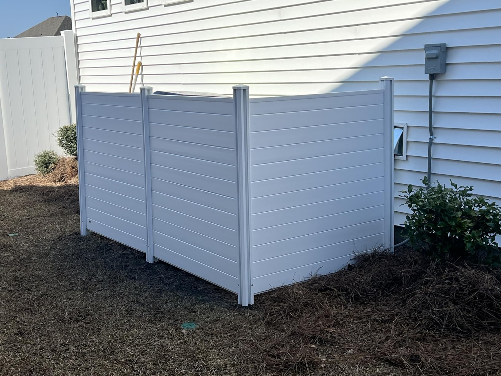 VEVOR Outdoor Privacy Screen, 50in H x 50in W Air Conditioner Fence, 3-Panel Pool Equipment Enclosure, Horizontal PVC Privacy Fence with 27.5 in Ground Stakes, No Dig Trash Can Fence for A/C Units customer photo 2