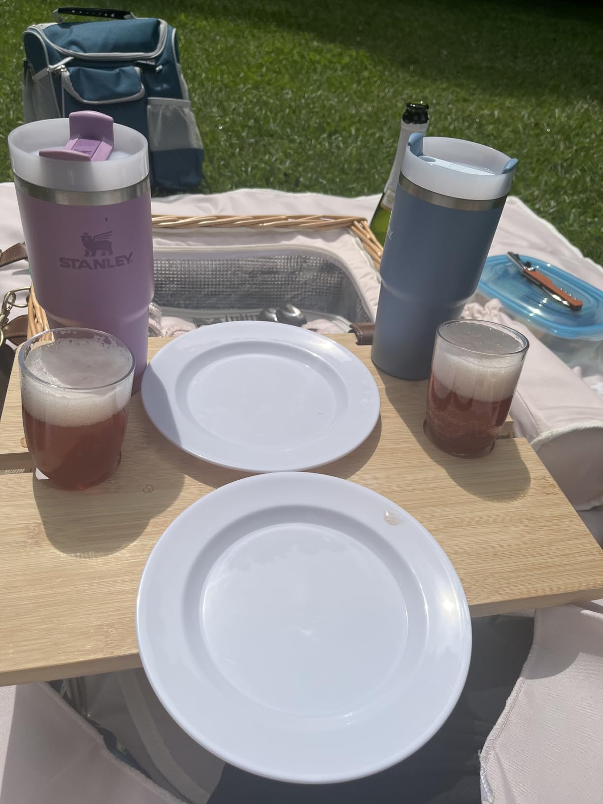 Multifunctional Wicker Picnic Basket Set for 2 Adults with Picnic Table and Blankets,Large Insulated Picnic Set with Wine Pouch and Full Tablewares for Camping Outdoor Couples Natural Beach Wedding customer photo 1