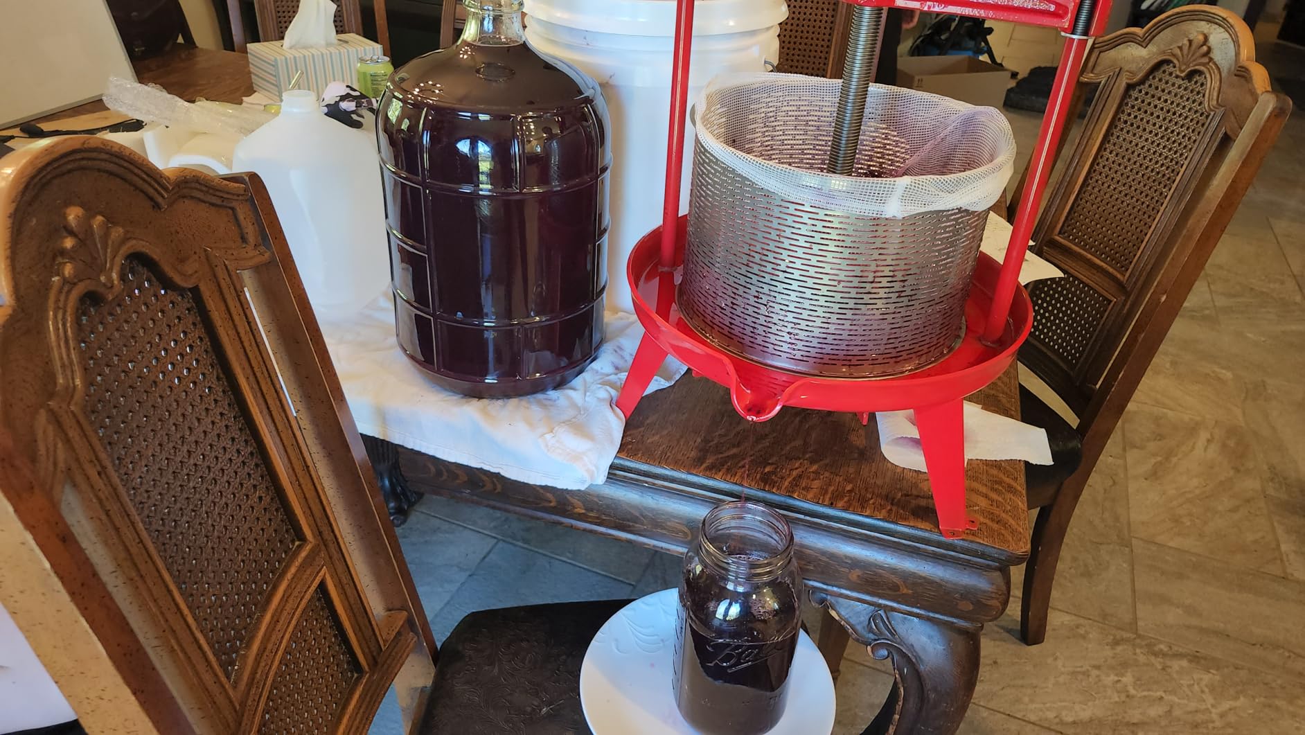 VEVOR 3.69 Gal/14L Fruit Wine Press, Stainless Steel Basket with Cross-beam and Triangular Structure, Manual Juice Maker, Cider Apple Grape Tincture Making Press with T-Handle customer photo 1