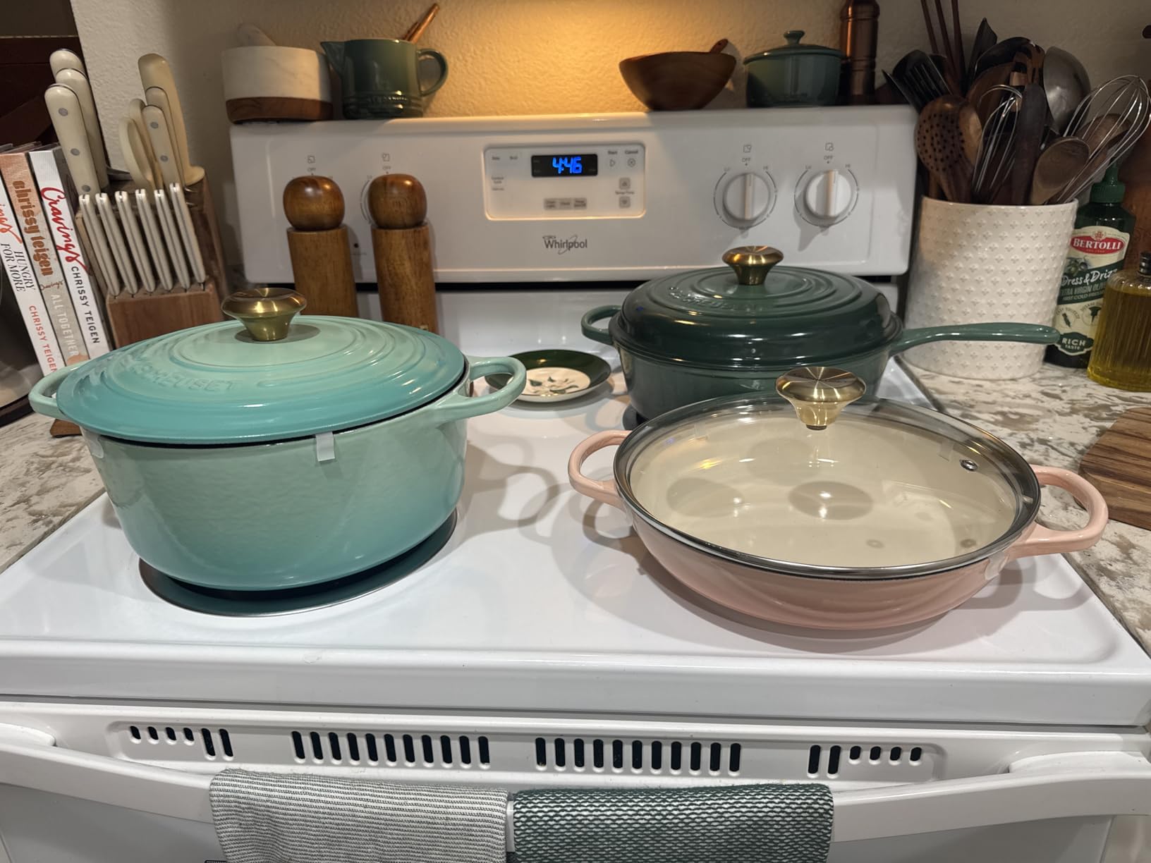 Le Creuset Enameled Cast Iron Signature Round Braiser with Glass Lid, 2.25 qt., Peche with Light Gold Knob customer photo 2