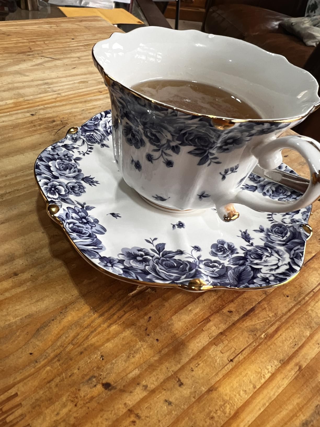 TATSUMI Country Roses Bone China Tea Cup and Saucer Set, 6 Pieces, Vintage Style, For Women and Tea Parties customer photo 1