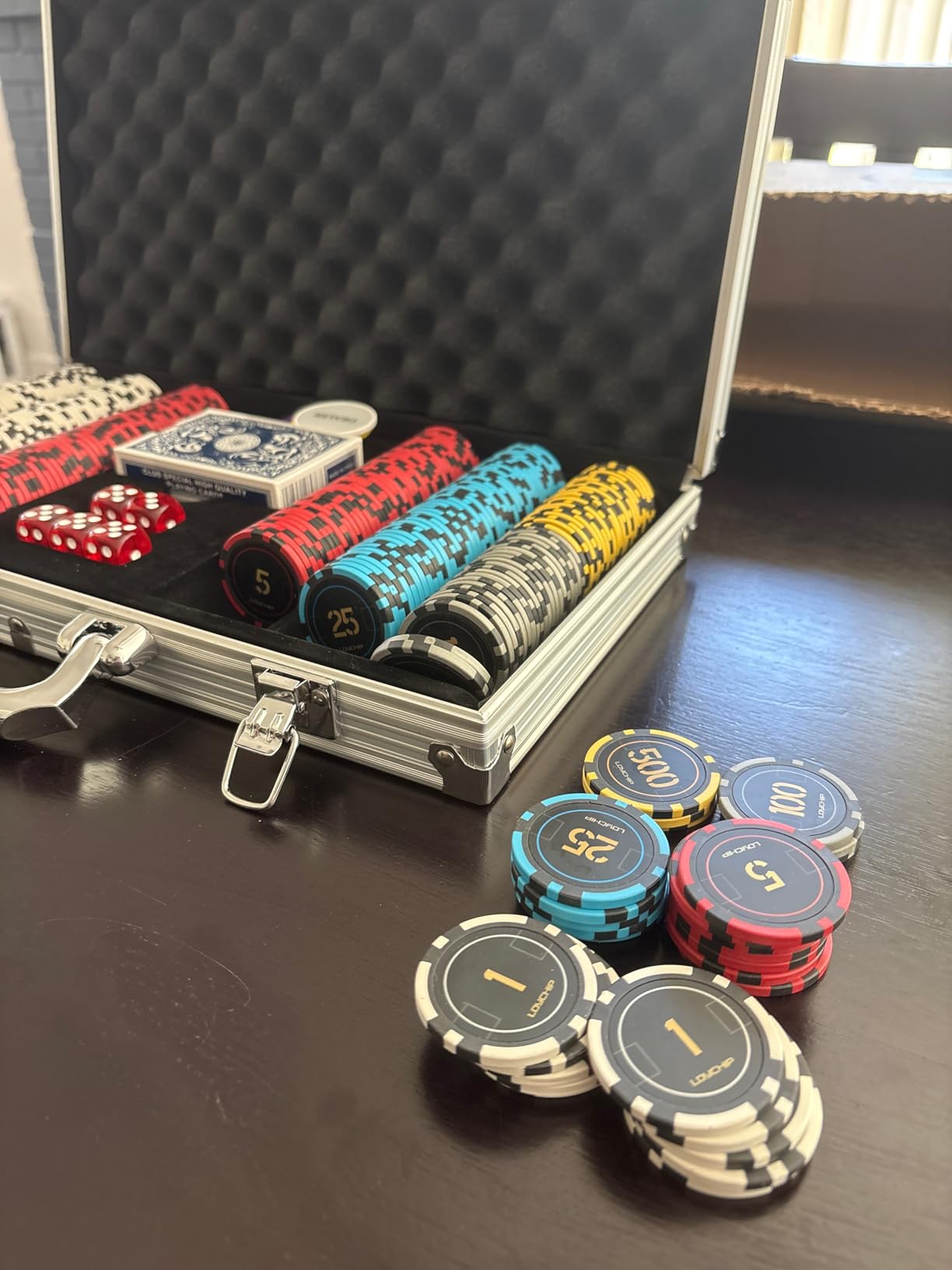 300 Piece Poker Set 11.5g Numbered Chips with Aluminum Case 2 Decks Cards Dealer Blind Buttons 5 Dice for Texas Holden Blackjack Casino Gaming customer photo 2