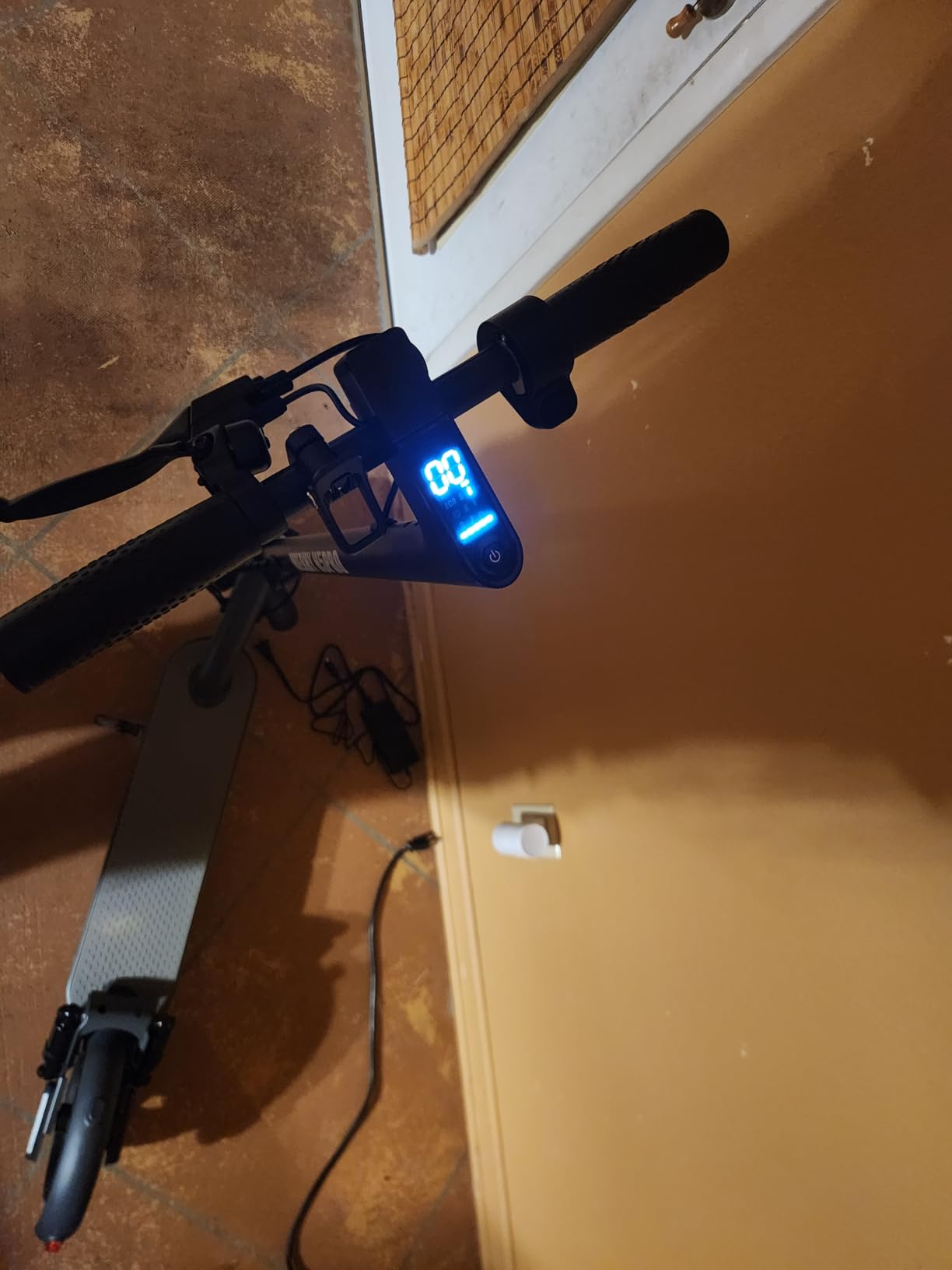 WERHY 8.5'' Electric Scooter with Dual Suspension, 350W Powerful Motor & 19MPH Top Speed, 23 Miles Long Range, Folding E Scooter with Dual Braking for Teens and Adults customer photo 1