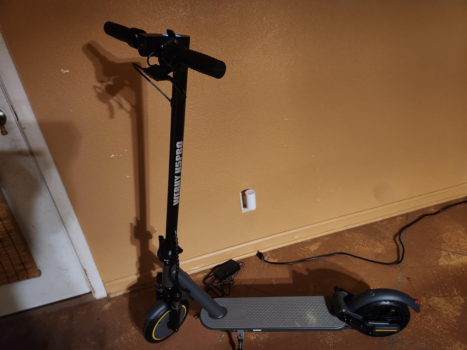 WERHY 8.5'' Electric Scooter with Dual Suspension, 350W Powerful Motor & 19MPH Top Speed, 23 Miles Long Range, Folding E Scooter with Dual Braking for Teens and Adults customer photo 2