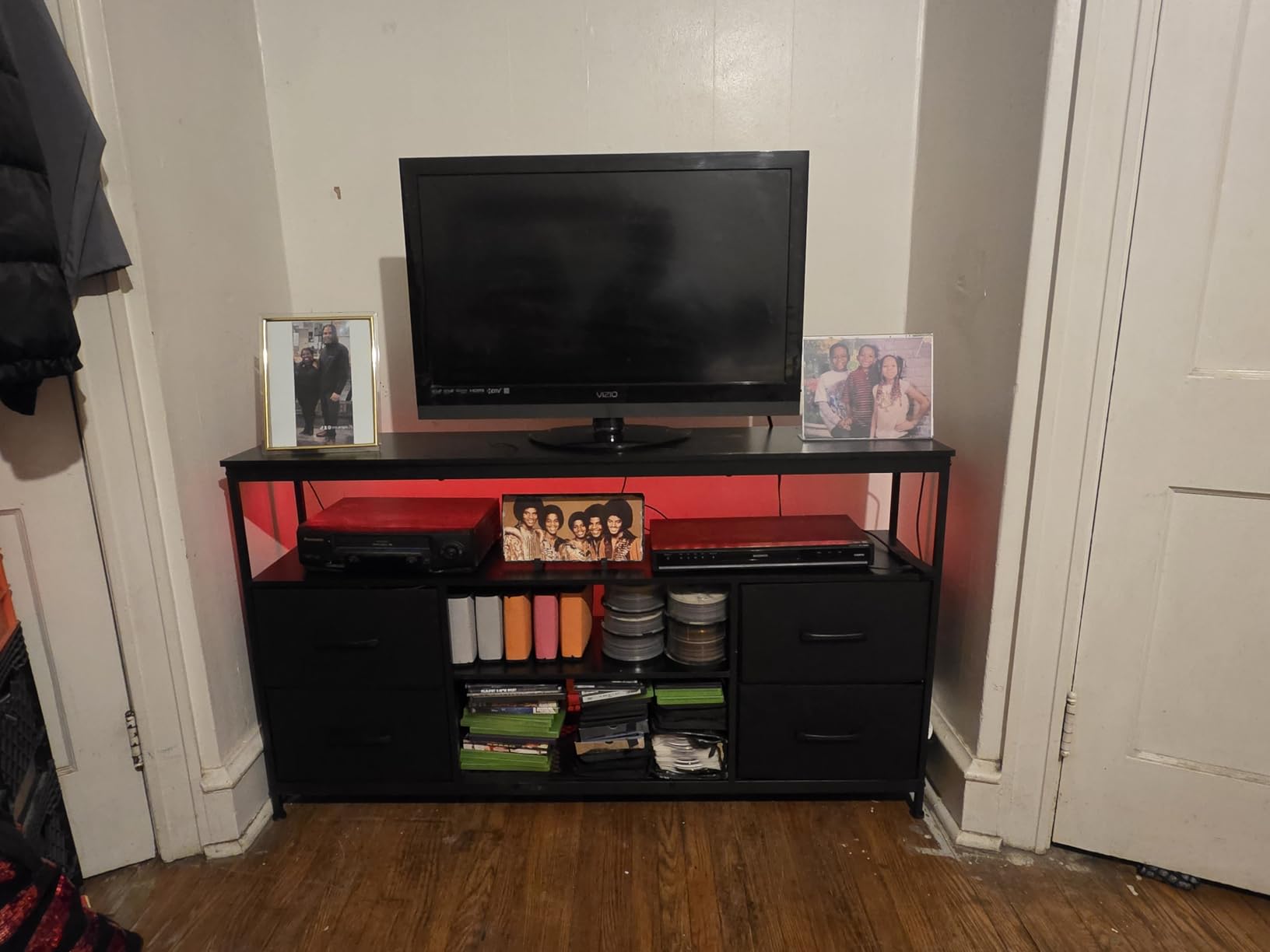 Huuger 47 Inch TV Stand Dresser with Power Outlets and LED Lights, Fabric Dresser for Bedroom with Storage, 4 Drawers Entertainment Center with Open Shelf, Media Console for 55 50 Inch TV, Black customer photo 2