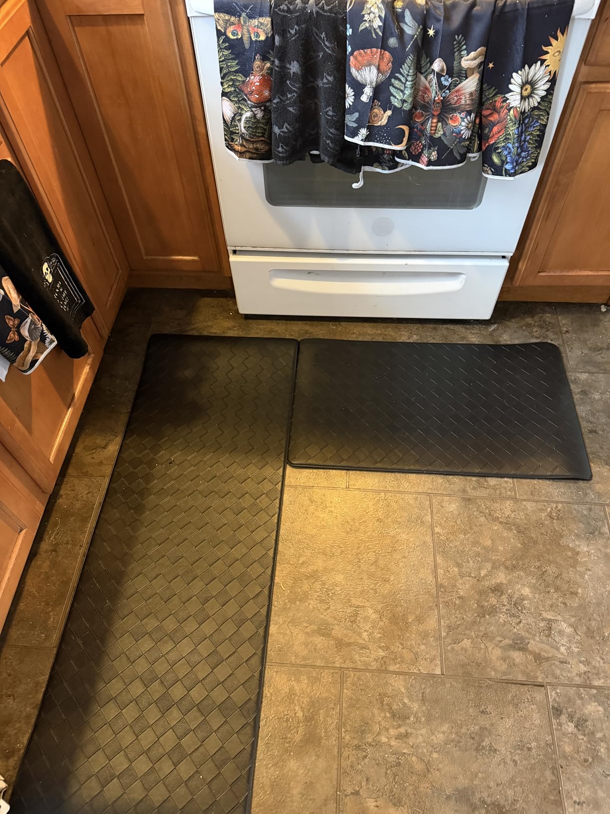 Kitchen Mats, 2PCS Kitchen Rugs, Cushioned Anti Fatigue Kitchen Mats for Floor, Non-Slip Standing Sink Mat, Waterproof Kitchen Rug Set for Kitchen Floor Office,17.3