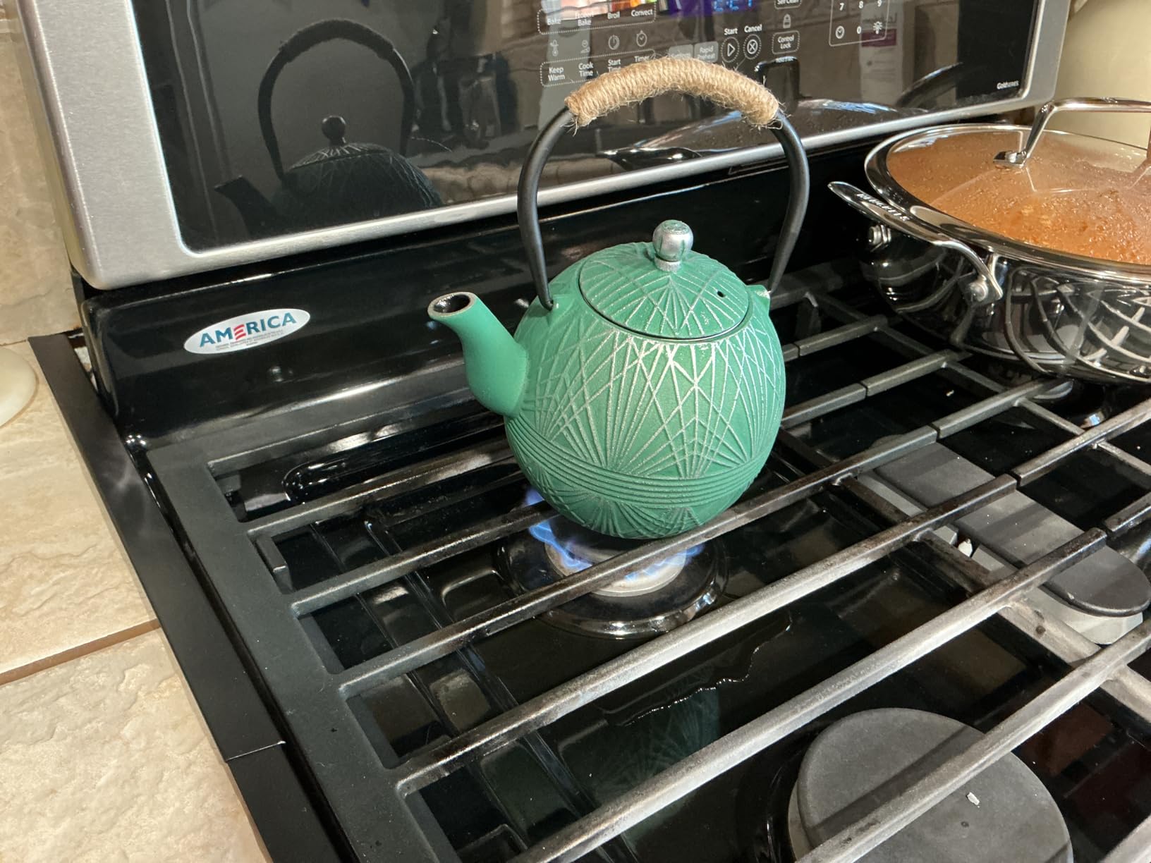Enameled Cast Iron Teapot 34oz（1000ml） - Japanese Style Kettle with Removable Stainless Infuser & Ergonomic Handle, Stovetop Safe for Loose Leaf Tea Green and silver (Black Gold) customer photo 1