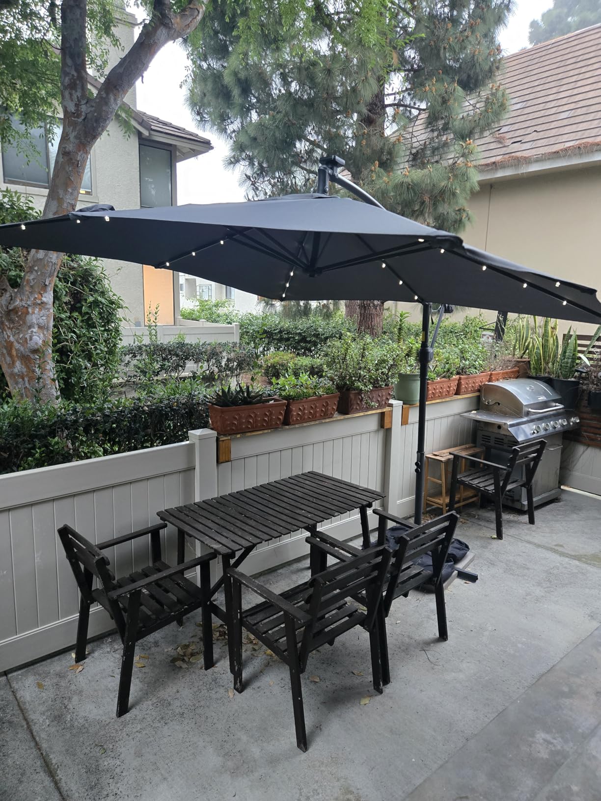 Tangkula 10ft Solar Patio Umbrella with Base Included, Offset Cantilever Outdoor Umbrella with 32 LED Lights, Infinite Tilt, 360 Degree Rotation, Crank Handle for Pool Deck Garden Backyard (Beige) customer photo 1