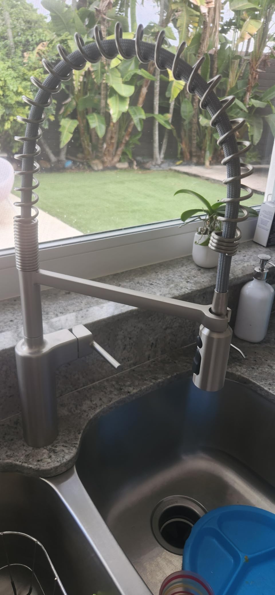 Moen Inara Stainless Spring Pulldown Kitchen Faucet with Pre-Rinse and Power Boost, Modern Kitchen Faucet, One-Handle Easy Installation, Spot Resist Finish, 87863SRS customer photo 1