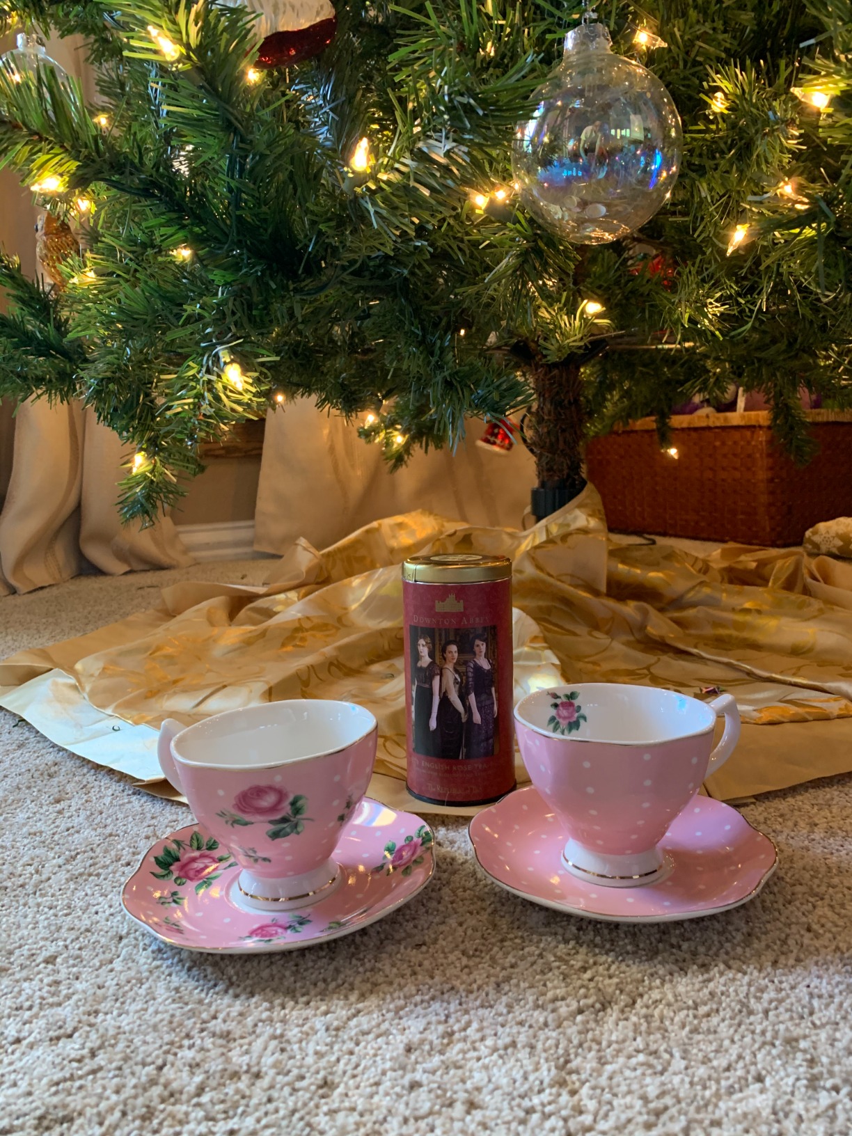 BTaT- Floral Tea Cups and Saucers, Set of 4, 8 oz, Fine Porcelain Teacup Set with Gold Trim for Afternoon Tea, Weddings, Parties & Gifting, Dishwasher Safe, Lightweight, Non-Toxic customer photo 2