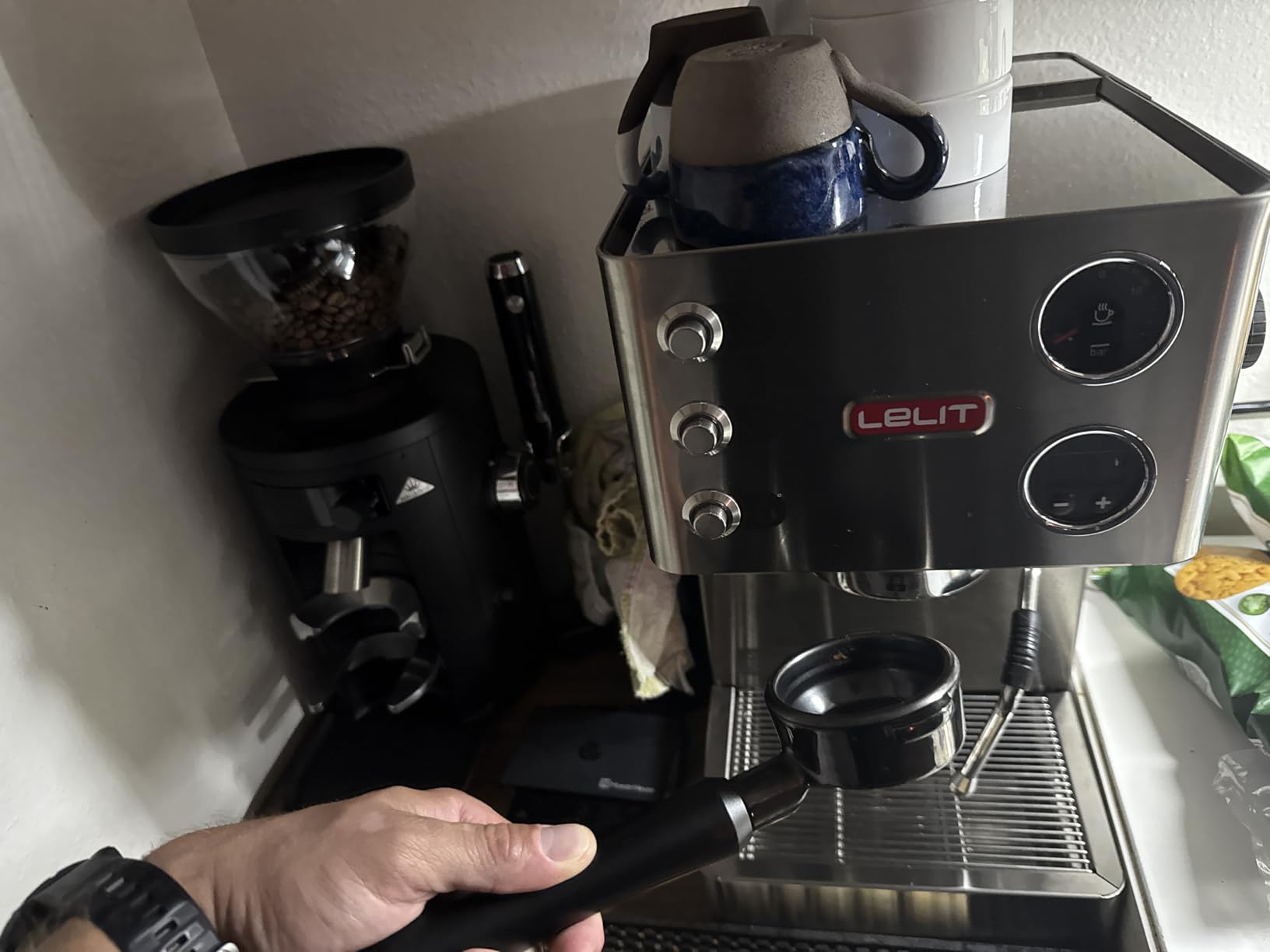 MHW-3BOMBER 54mm Bottomless Portafilter Fits Breville Barista Express, BES870XL, BES878, BES880, 3-Ears Espresso Portafilter with Filter Basket for 54mm Breville Machines, Wood Handle, BP7118B customer photo 1