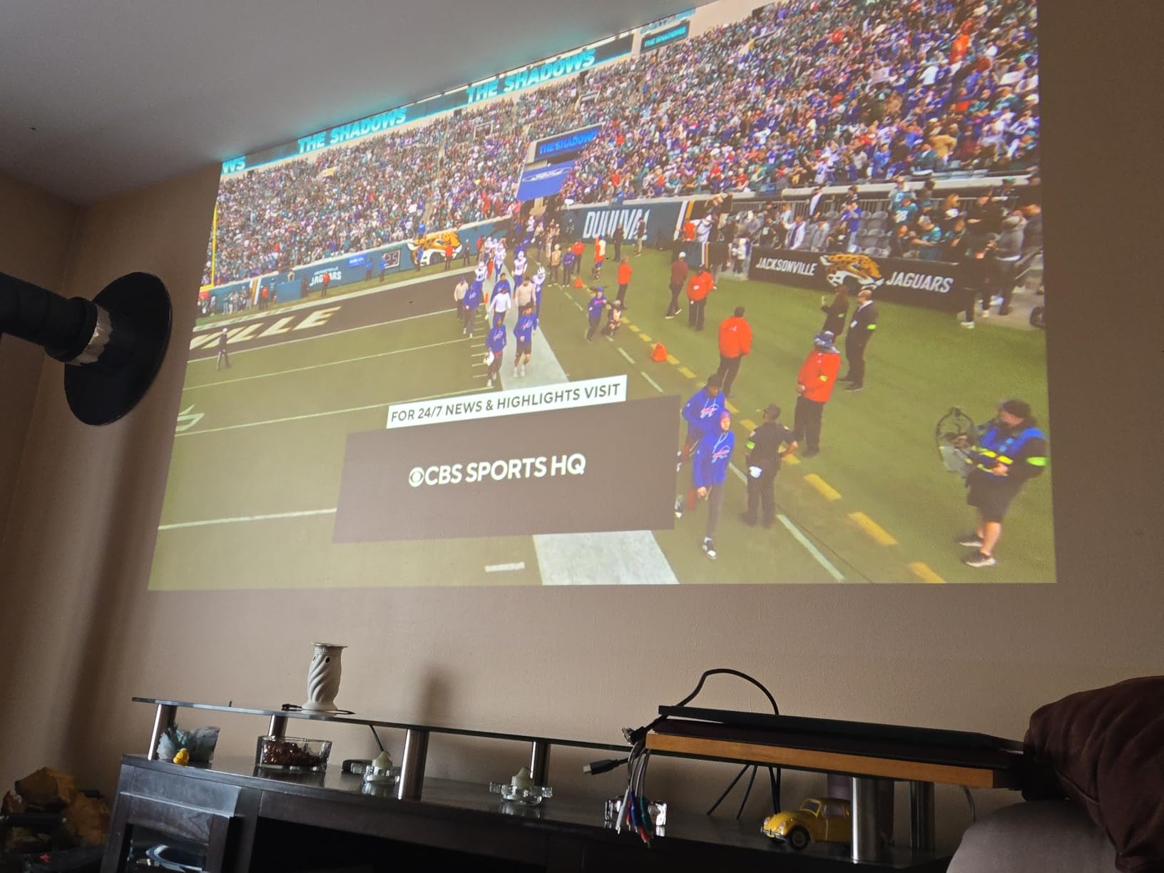 Epson Home Cinema 980 3-Chip 3LCD 1080p Projector 4,000 Lumens Color and White Brightness, Streaming/Gaming/ Media Room, Built-In Speaker, Auto Picture Skew, 16000:1 Contrast, 2 HDMI Ports customer photo 1