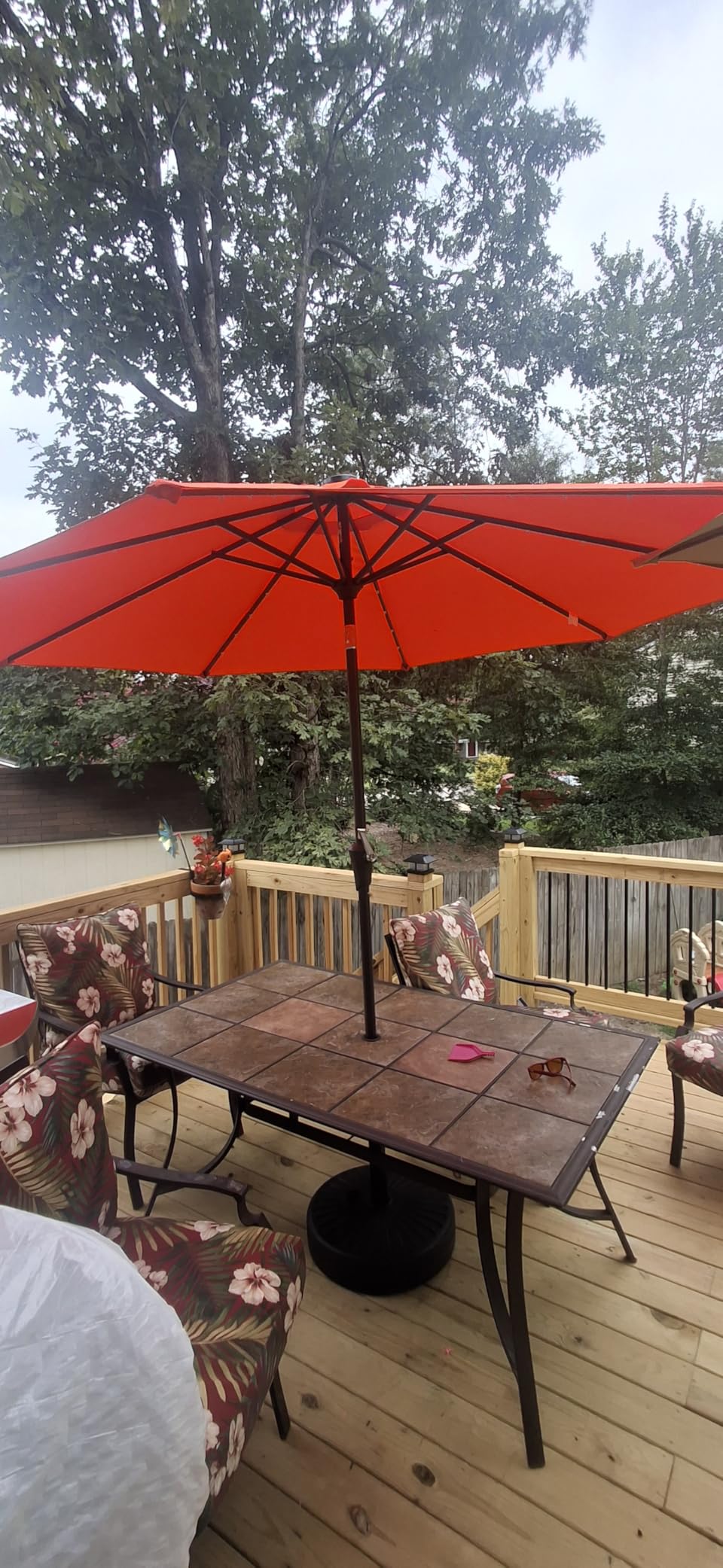 JEAREY 9FT Outdoor Patio Umbrella with Solar Lights, LED Lighted Pool Umbrella with Tilt and Crank, Outdoor Table Umbrellas for Deck, Yard & Market customer photo 1