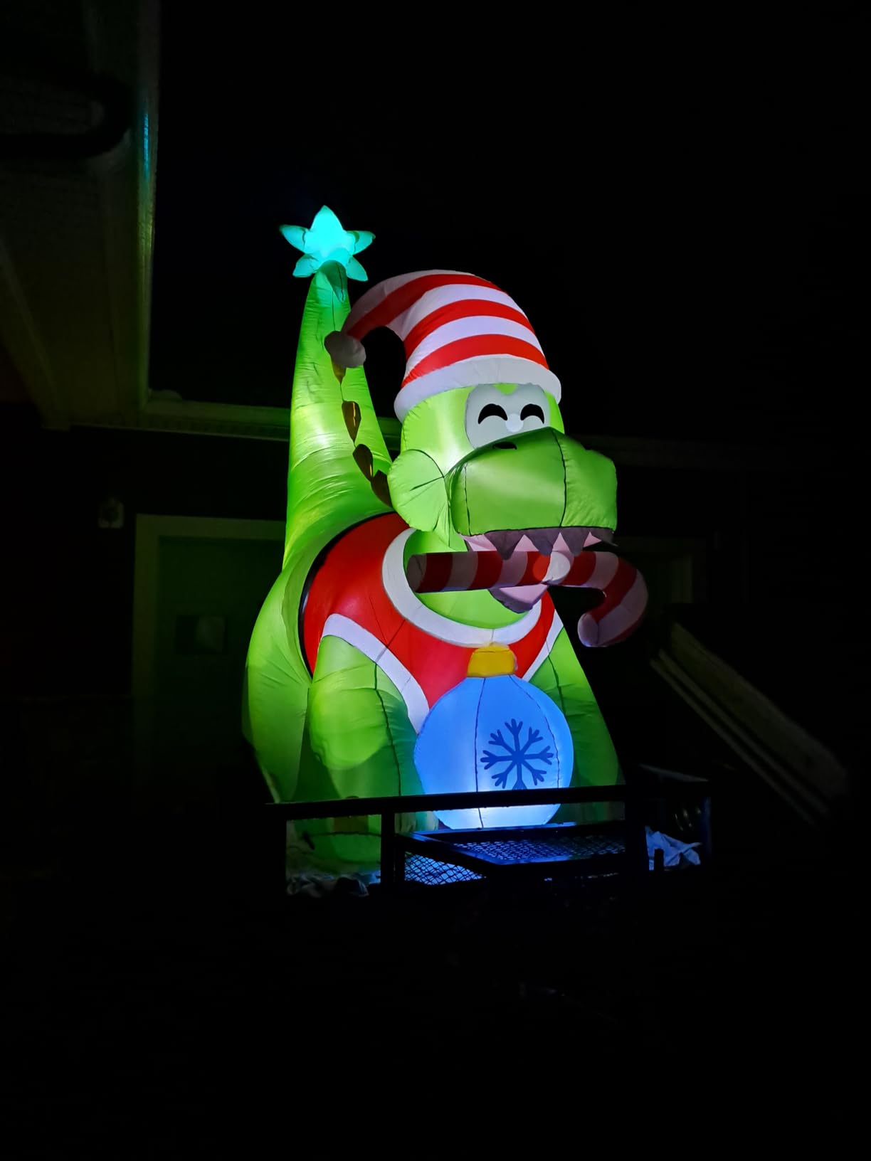 6FT Santa Claus Inflatable Decoration with Built-in LED Lights, Christmas Outdoor Inflatable Decoration for Lawn, Yard, Garden, Patio customer photo 1