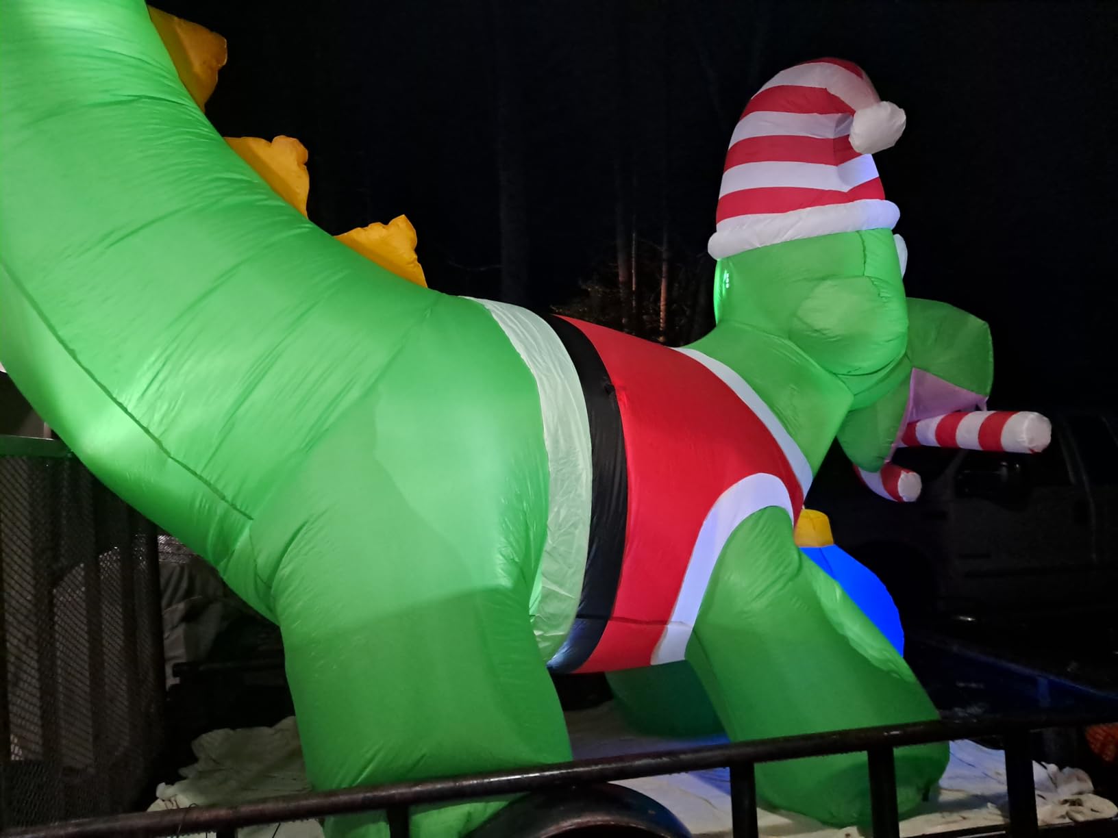 6FT Santa Claus Inflatable Decoration with Built-in LED Lights, Christmas Outdoor Inflatable Decoration for Lawn, Yard, Garden, Patio customer photo 2