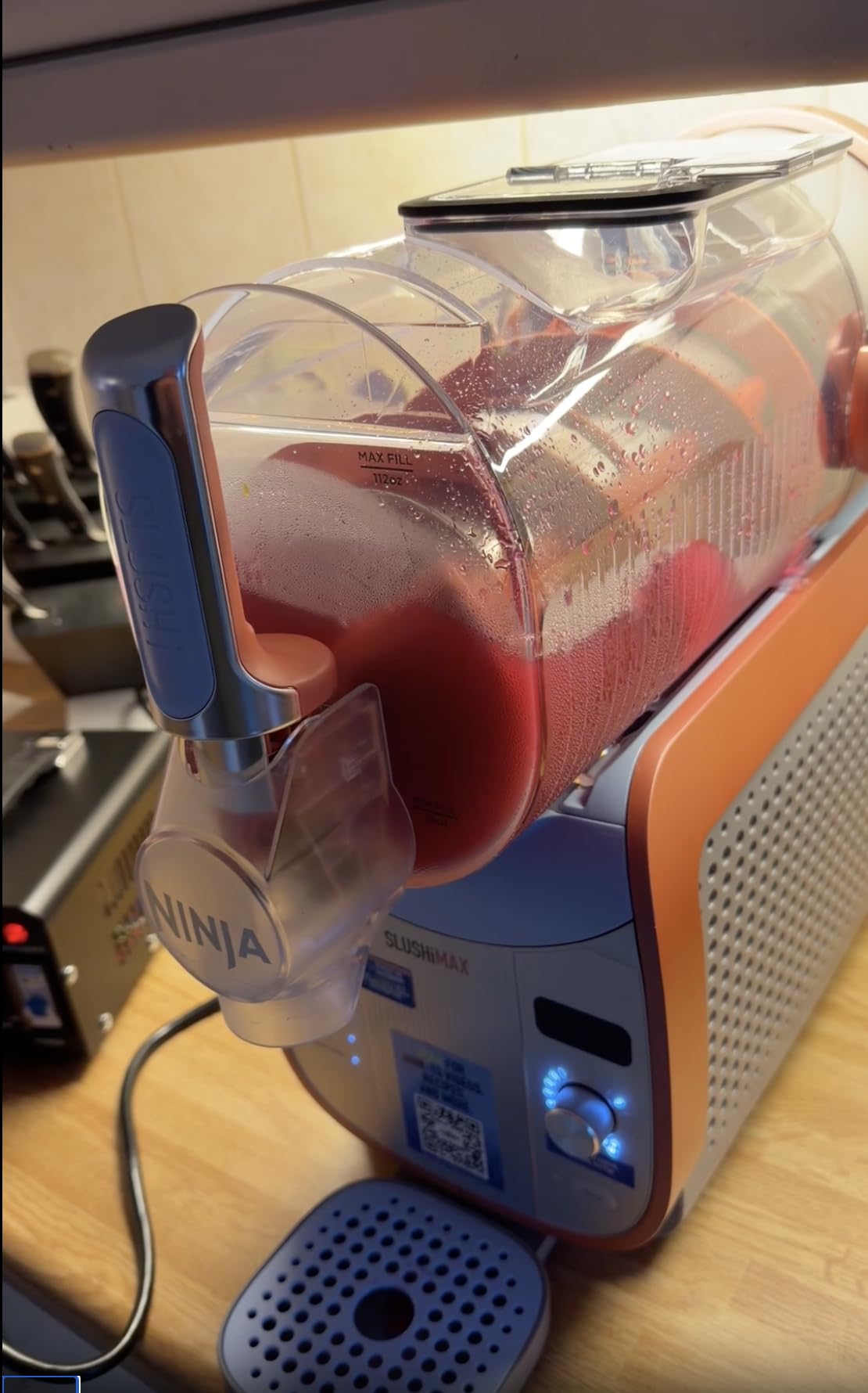 Ninja SLUSHi Max XXL Smart Frozen Drink Maker | Top Performance & Smart Technology, Party-Size 150oz Capacity, No Ice Needed, 6 Programs, Ideal Temp & Texture up to 12 hours | Peach FS605 customer photo 1