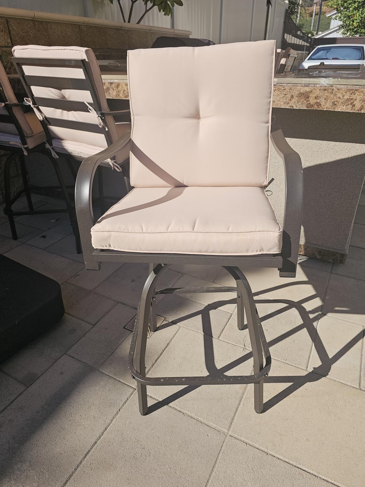 Outdoor Bar Stools Set of 4, 360° Swivel Metal Frame, Wicker Patio Bar Height Stools with Cushion, All-Weather Rattan Chair Design for Patio Backyard, Lawn Garden, Balcony, Poolside customer photo 2