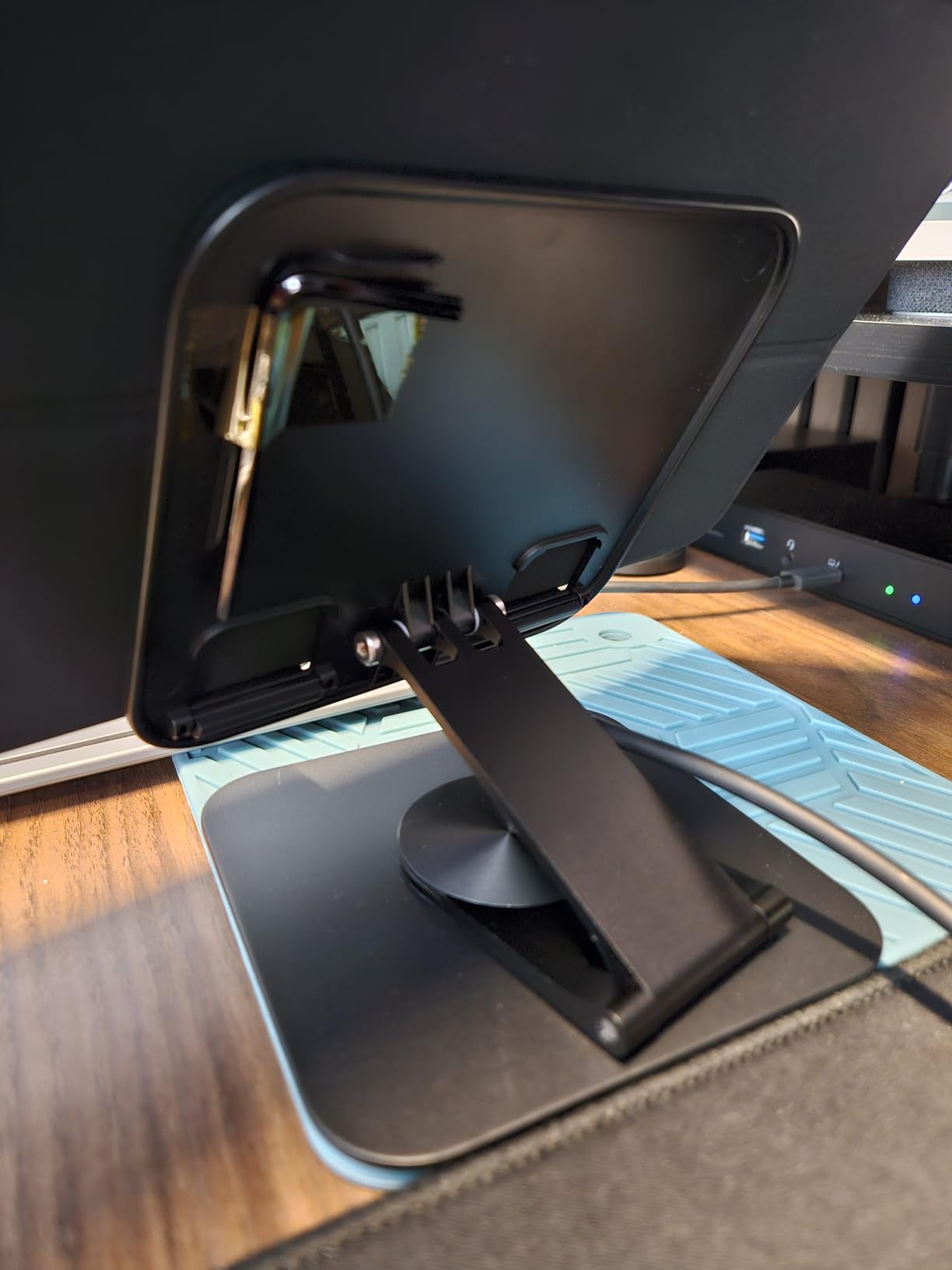 Lamicall Adjustable iPad Stand for Desk - [Ultra-Slim Foldable][360°Rotation] Tablet Stand with Heavy-Duty Base, Tablet Holder Gifts for 4.7-13